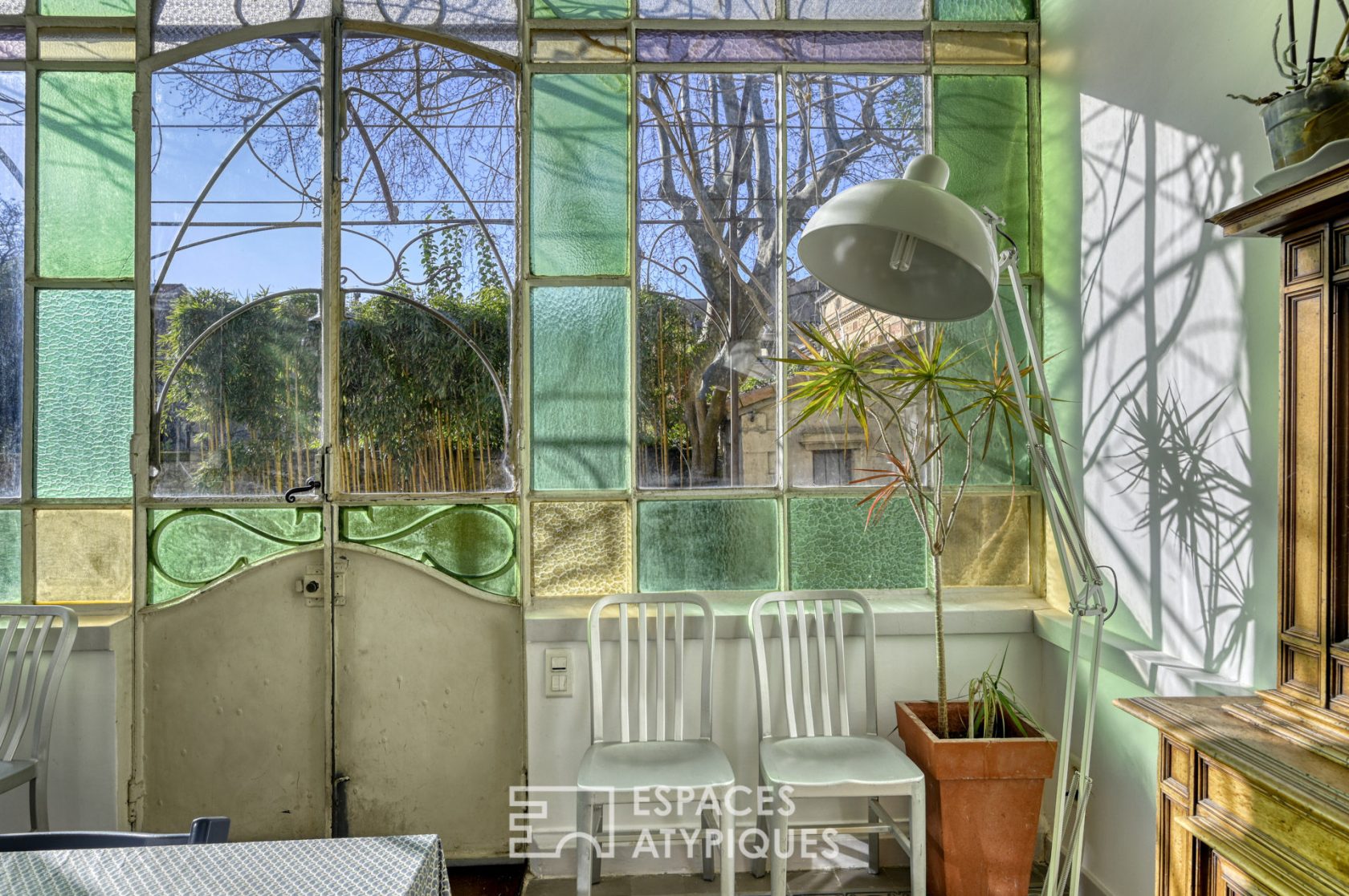 Exceptional Haussmanian in the heart of the intramural with its garden