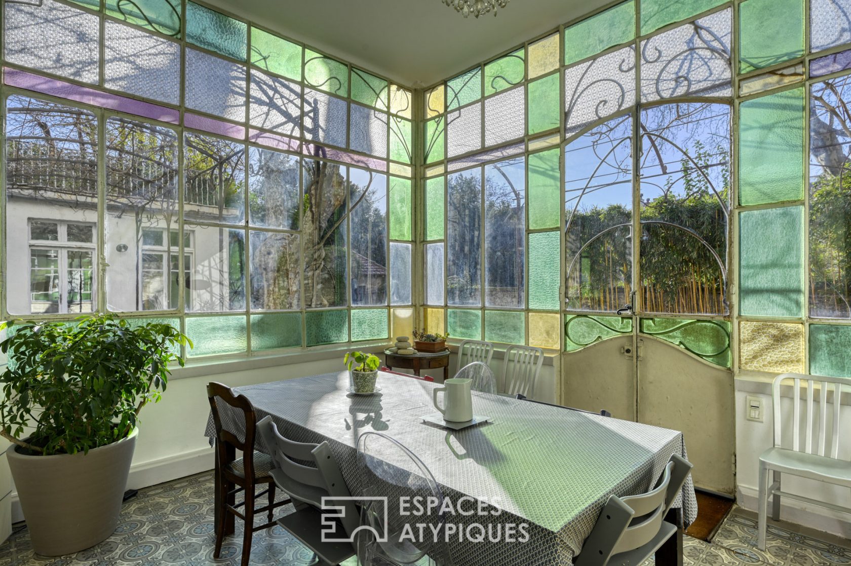 Exceptional Haussmanian in the heart of the intramural with its garden