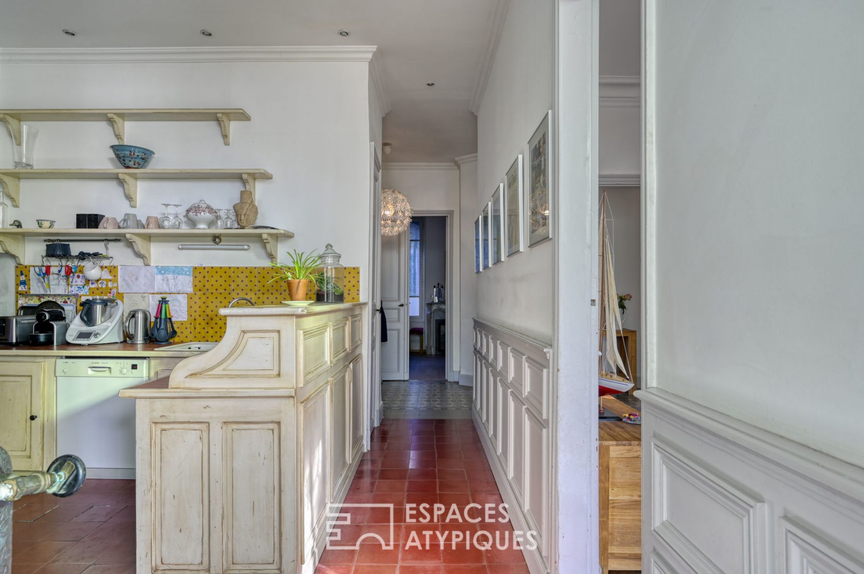 Exceptional Haussmanian in the heart of the intramural with its garden
