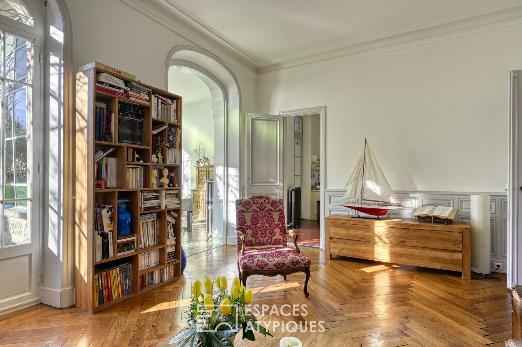 Exceptional Haussmanian in the heart of the intramural with its garden