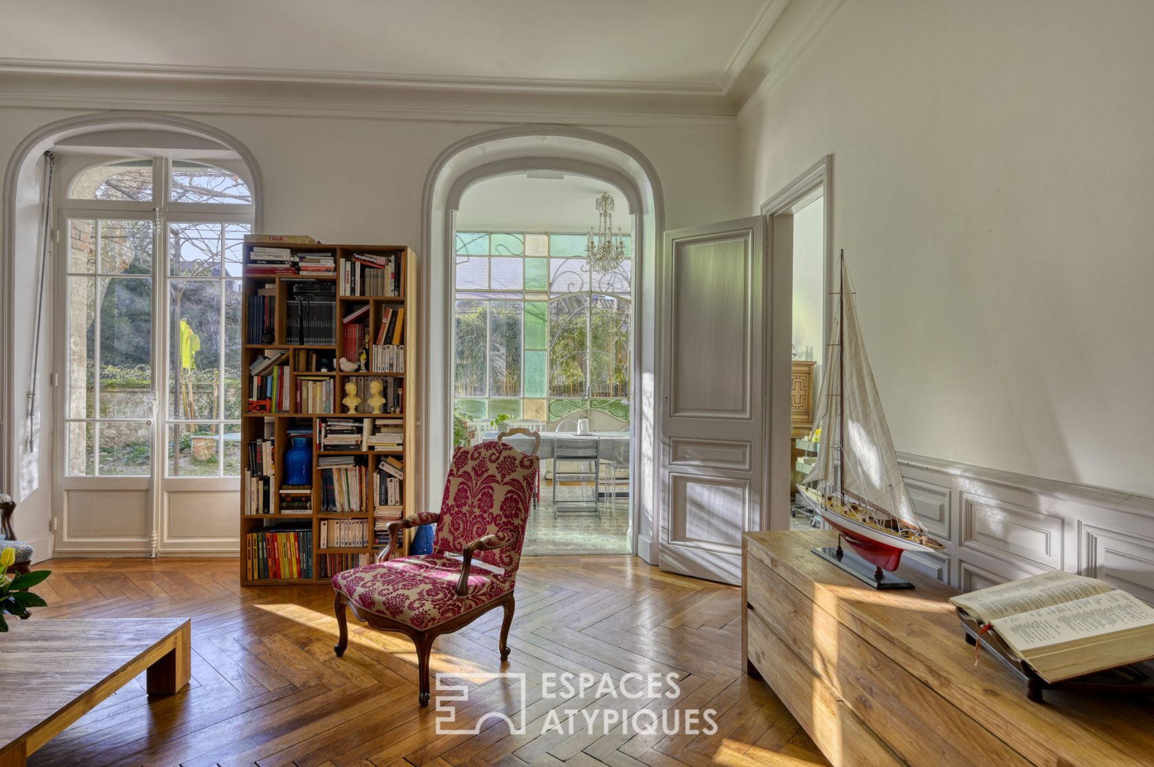 Exceptional Haussmanian in the heart of the intramural with its garden