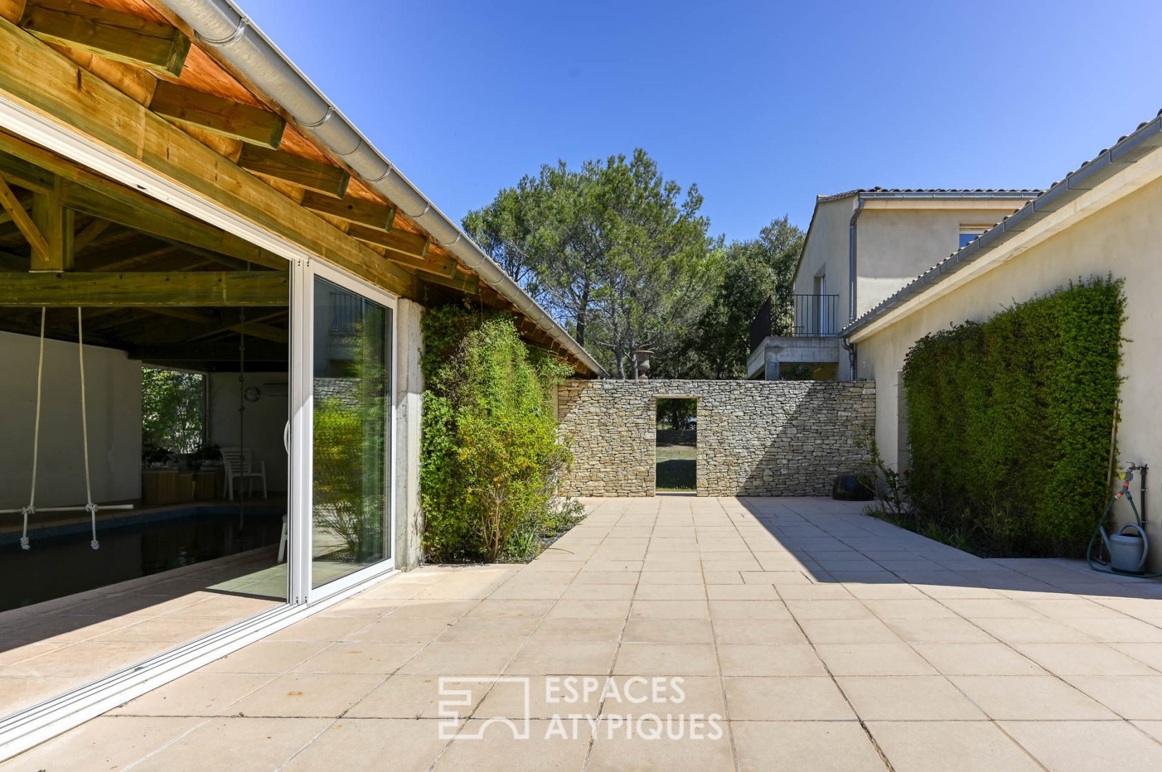 Exceptional property and its indoor swimming pool