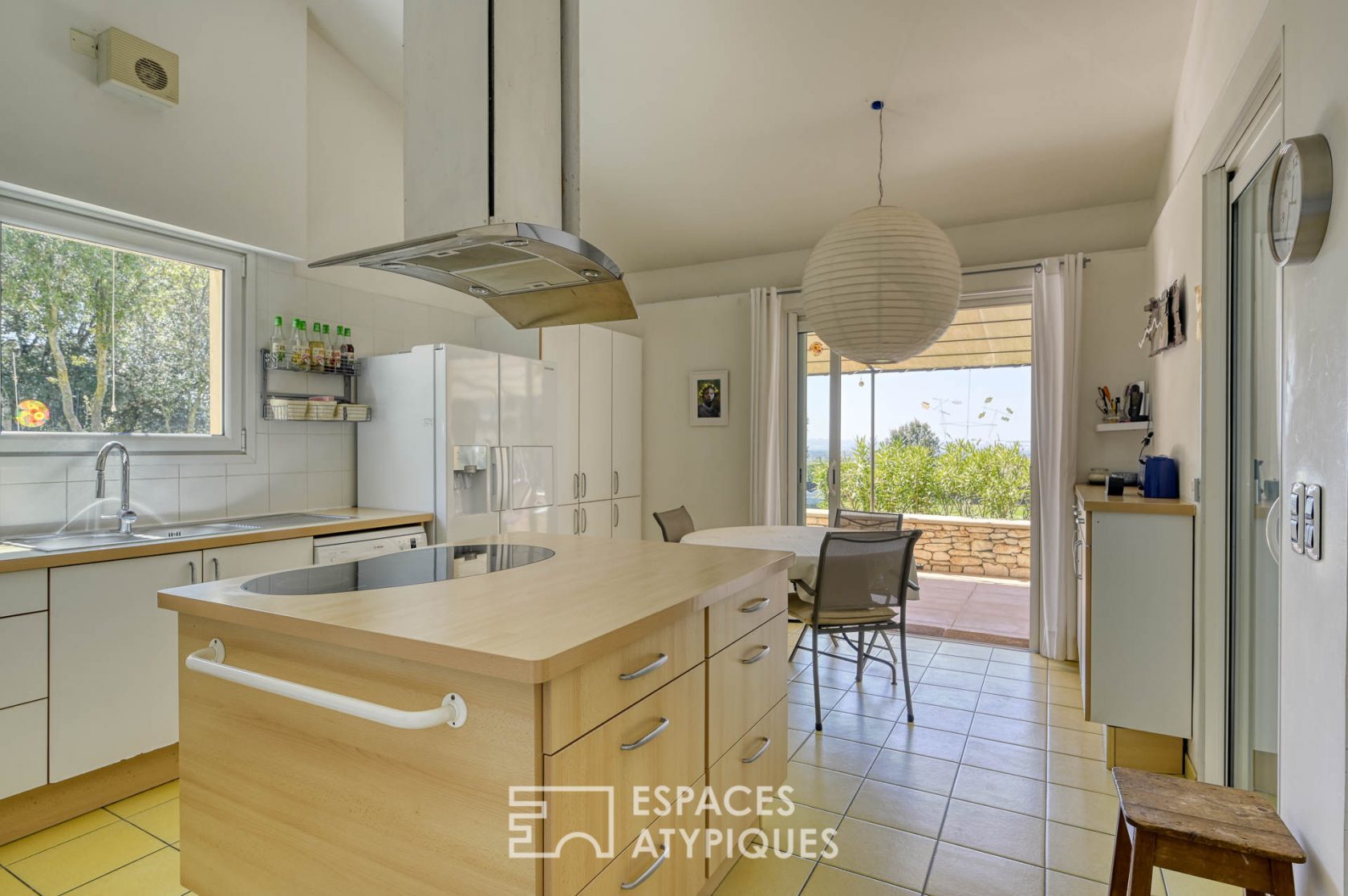Exceptional property and its indoor swimming pool