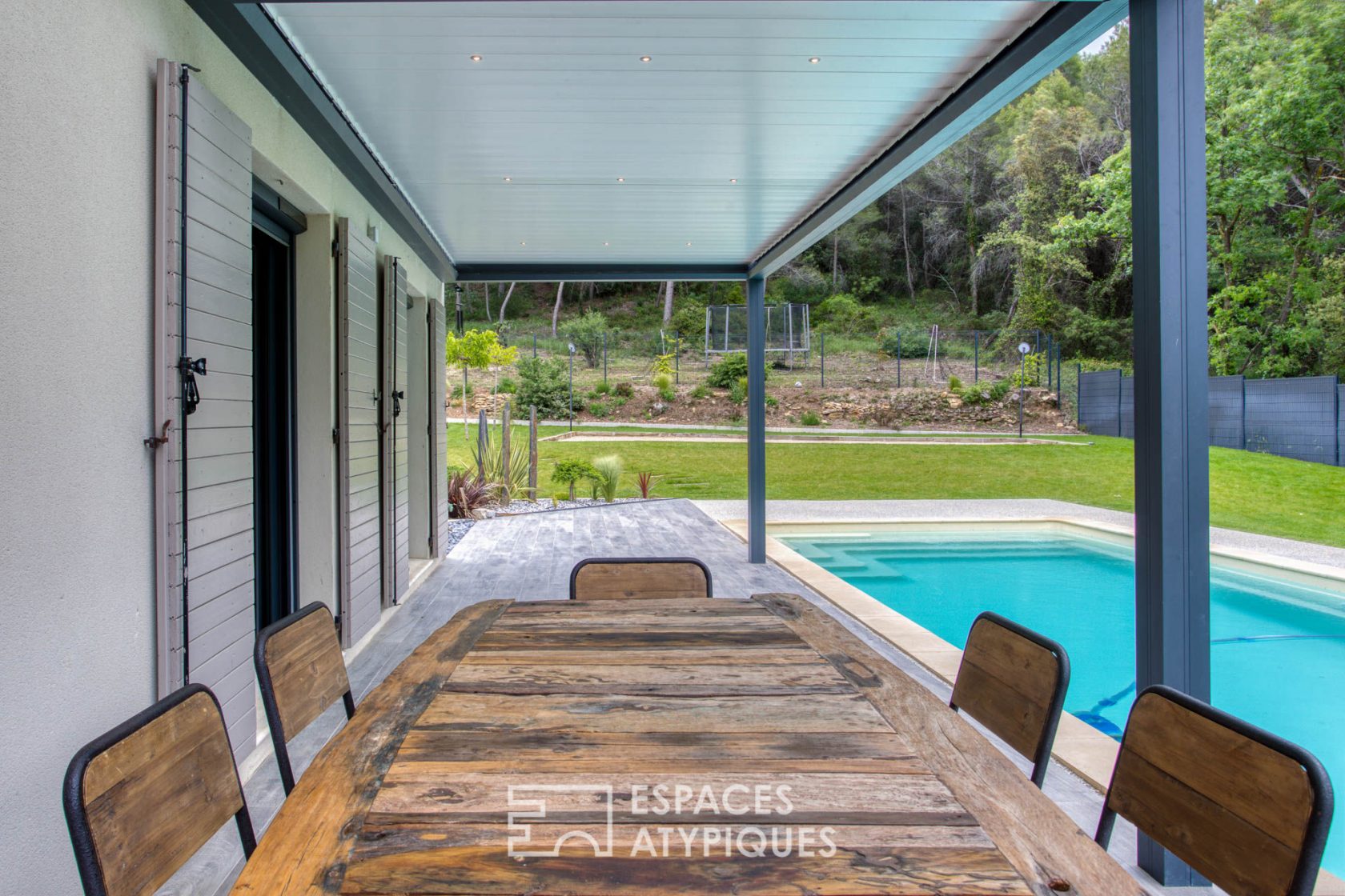 Contemporary house with great amenities