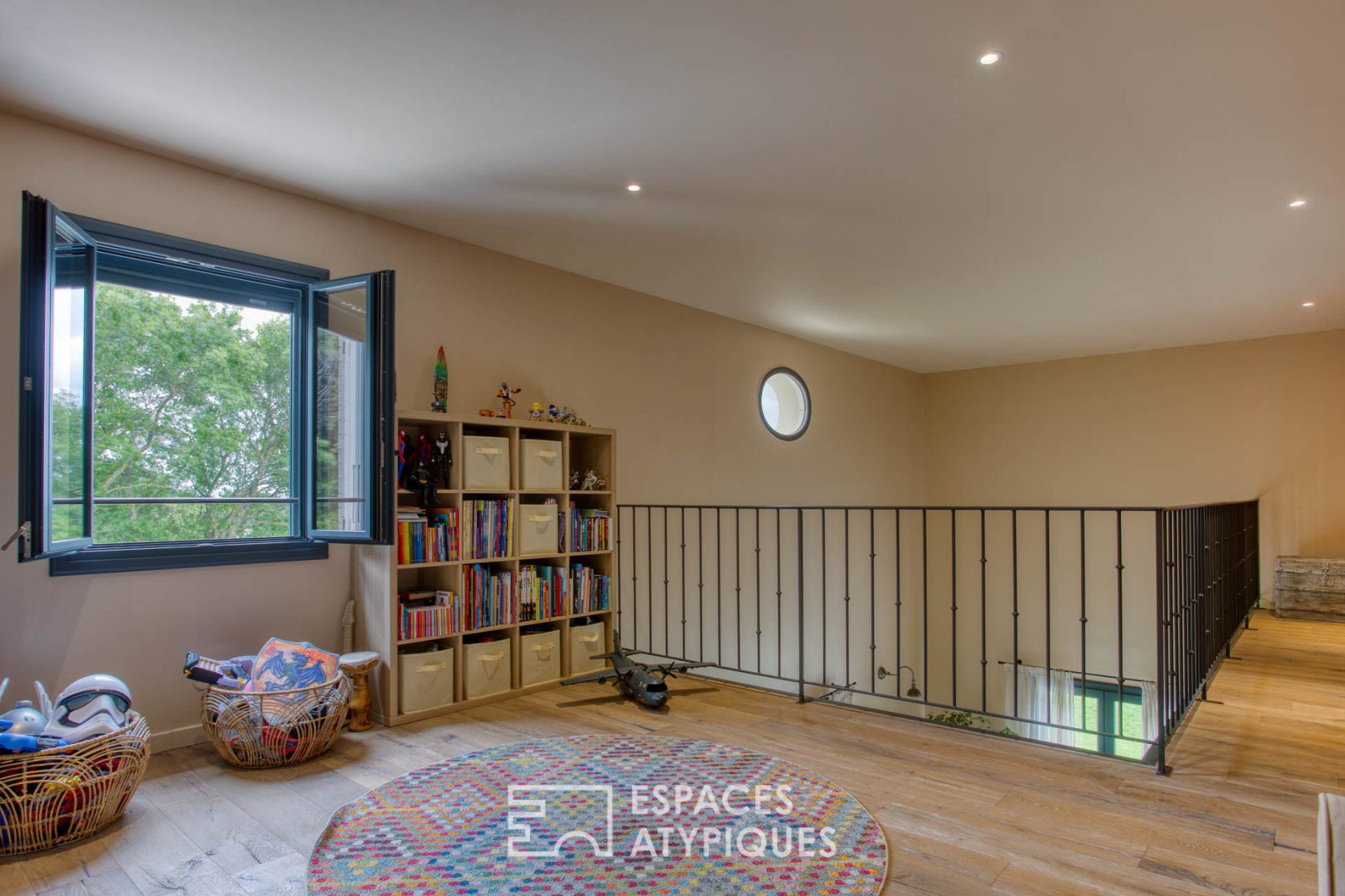Contemporary house with great amenities