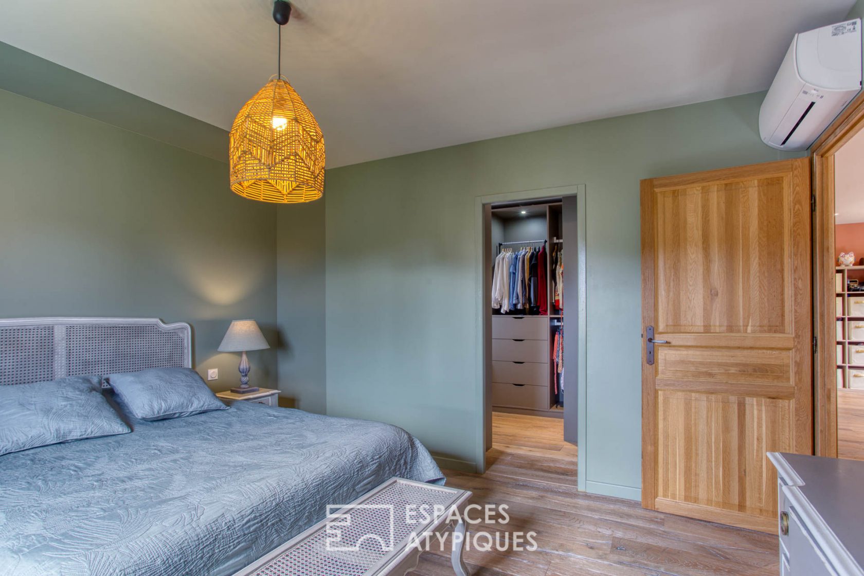 Contemporary house with great amenities