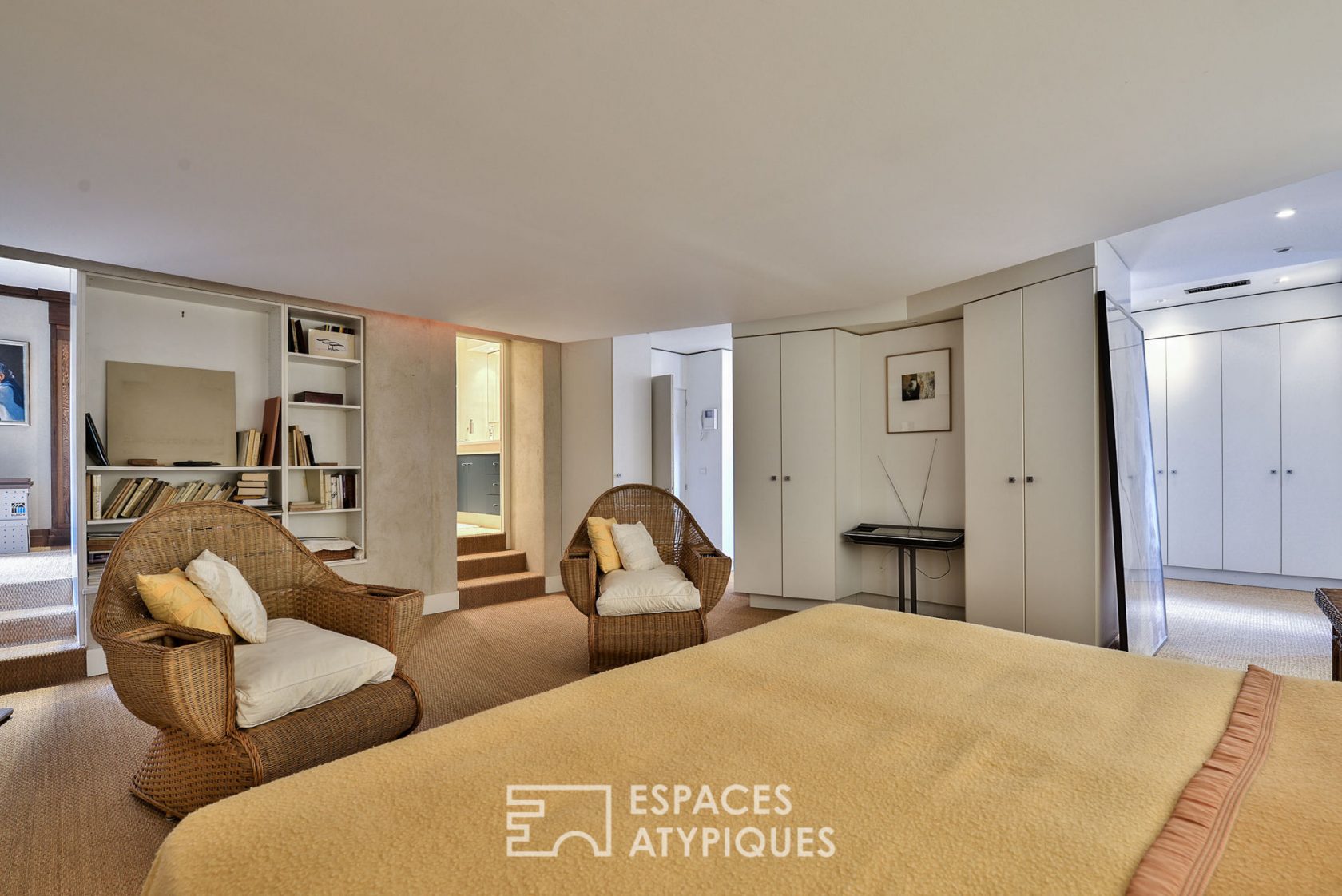 Elegant and surprising village house