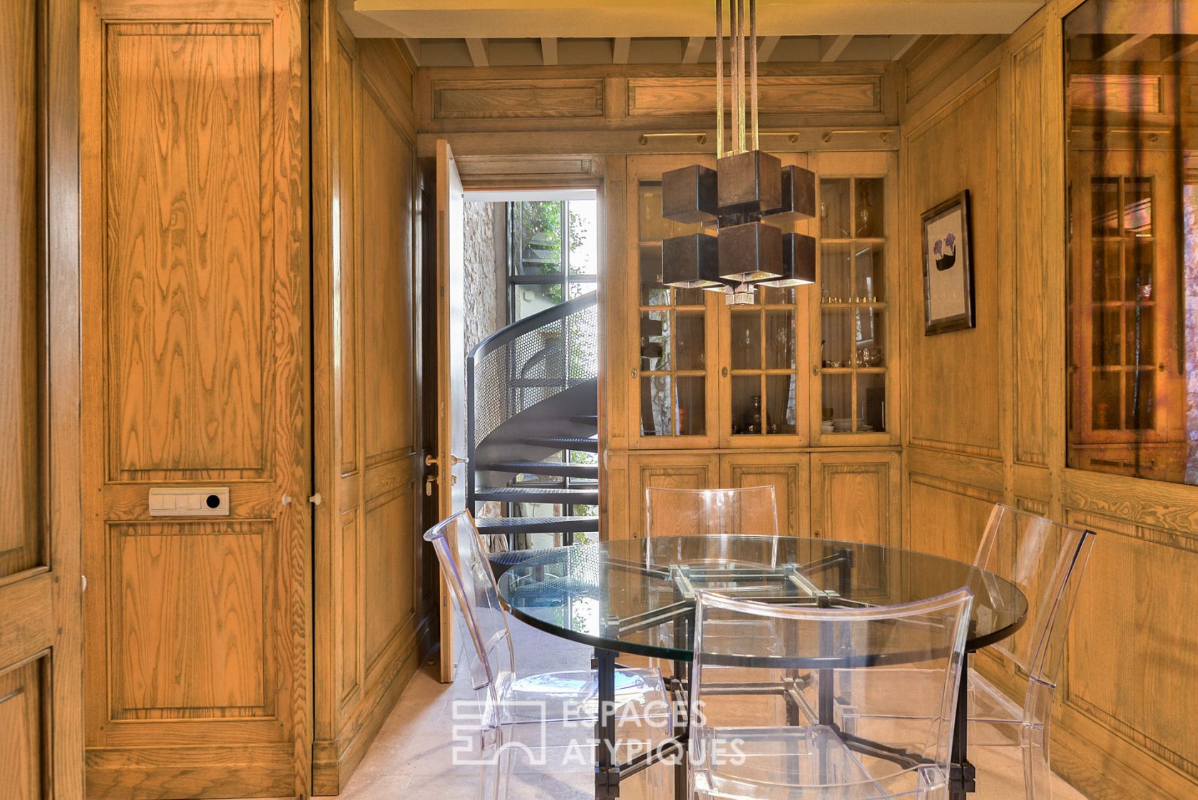 Elegant and surprising village house