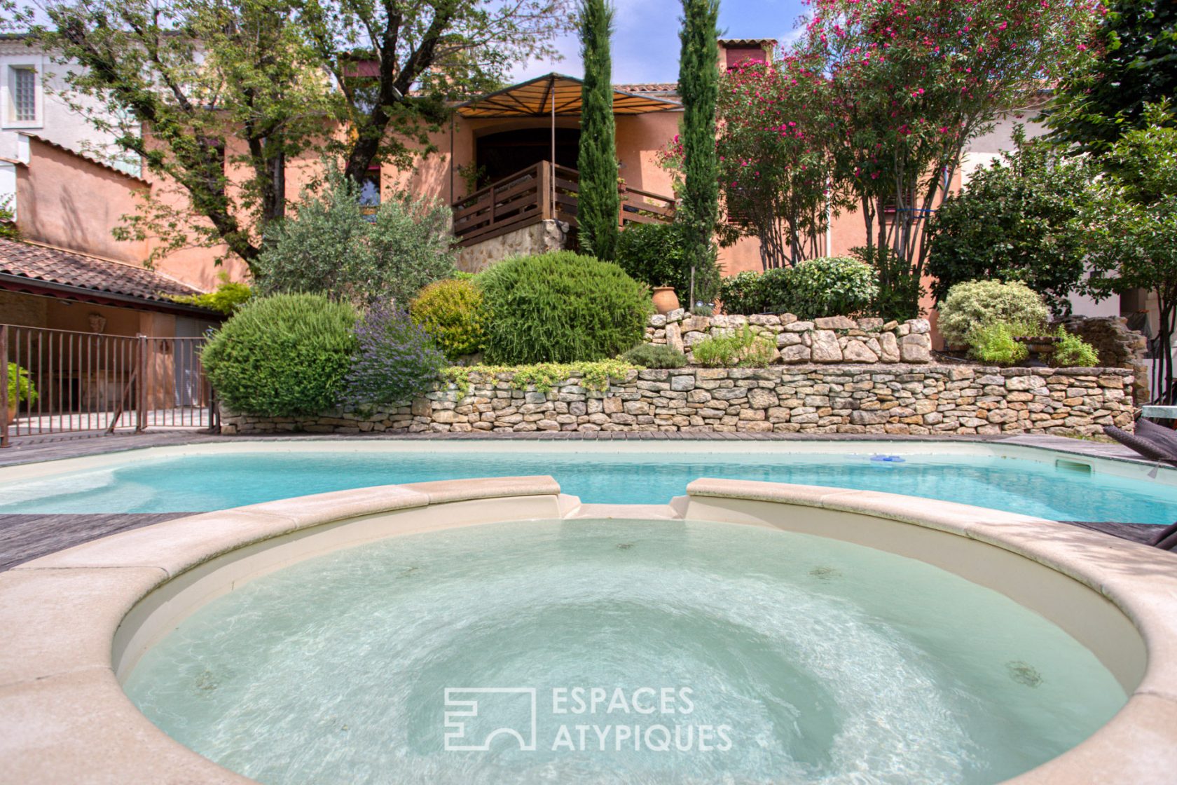 Amazing townhouse with swimming pool