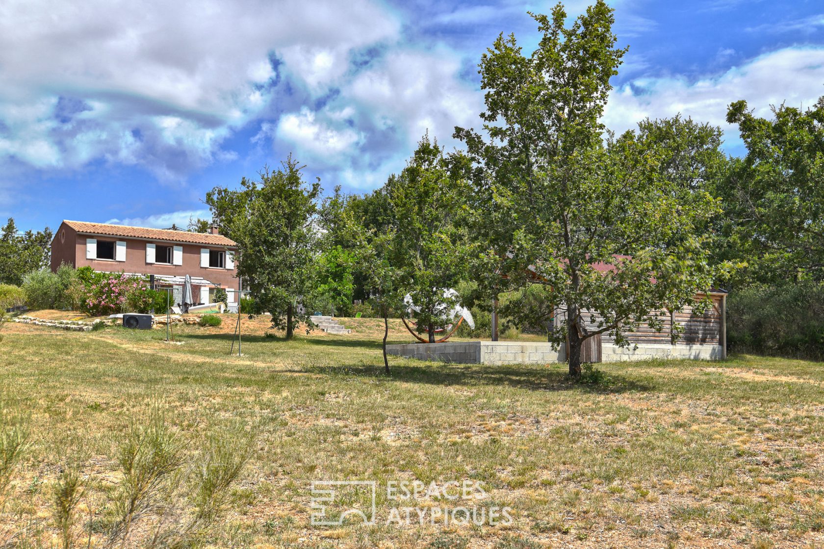 A natural setting in the heart of the Luberon