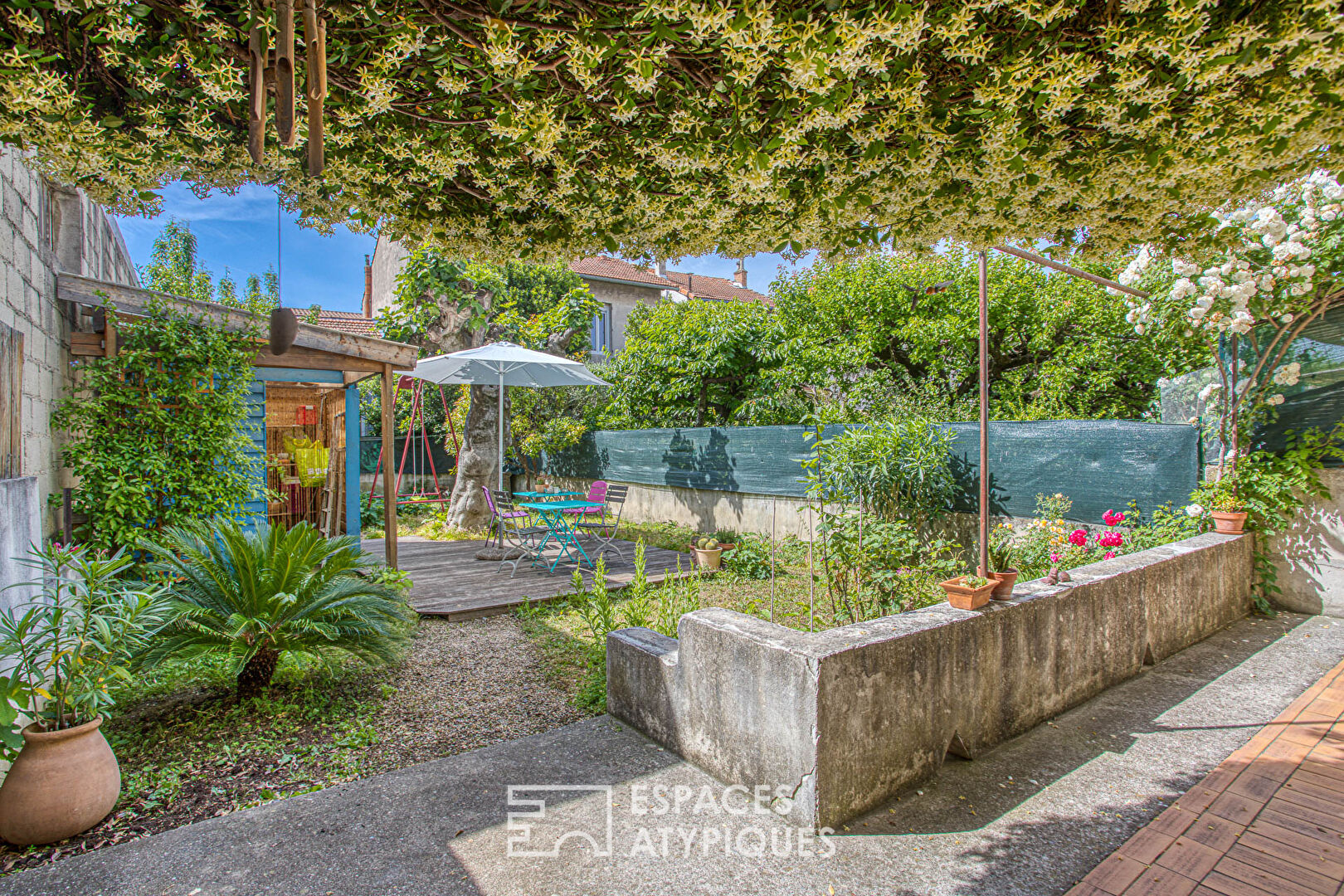 House with garden close to the intramural
