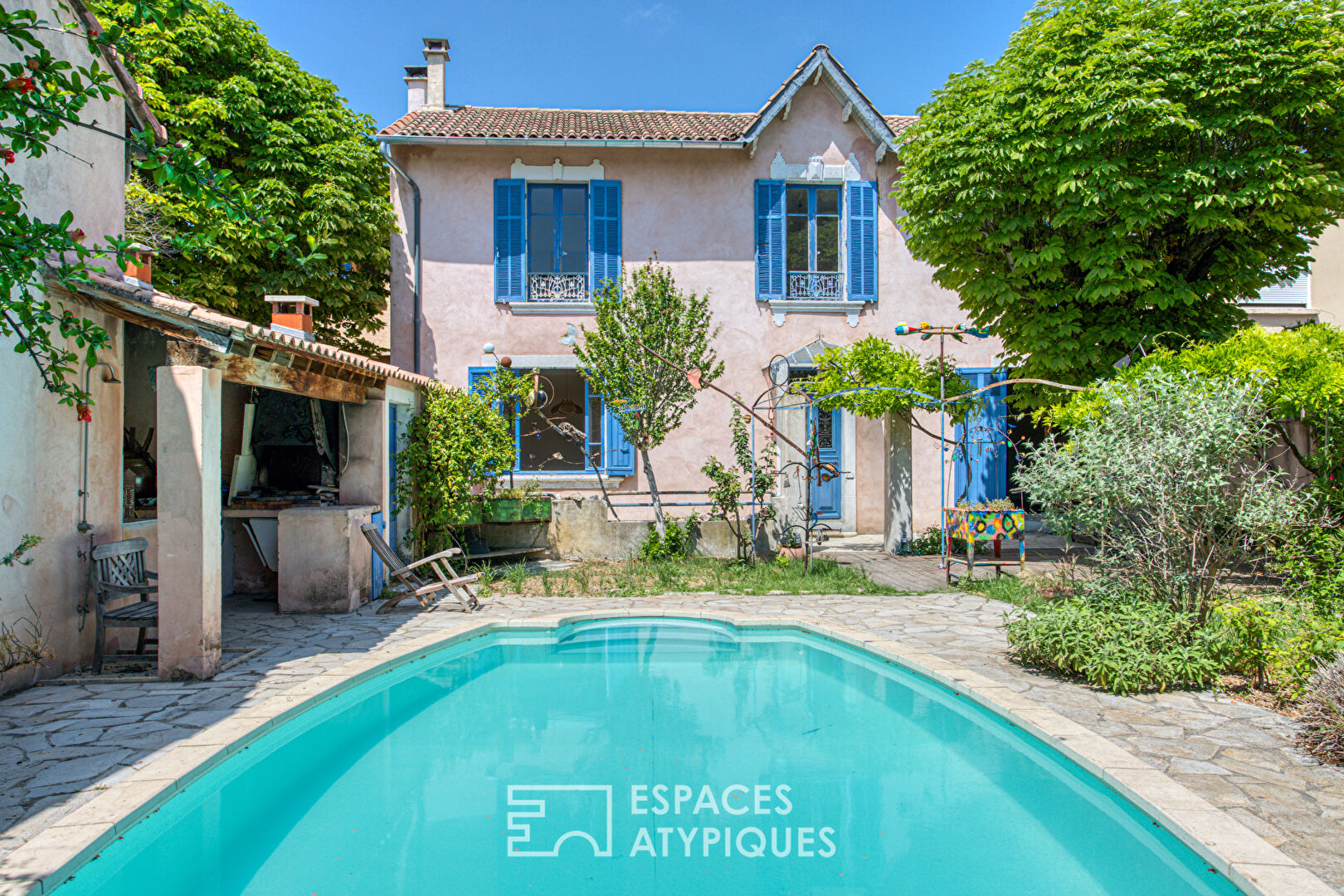 Maison  de ville années 30 avec jardin et piscine