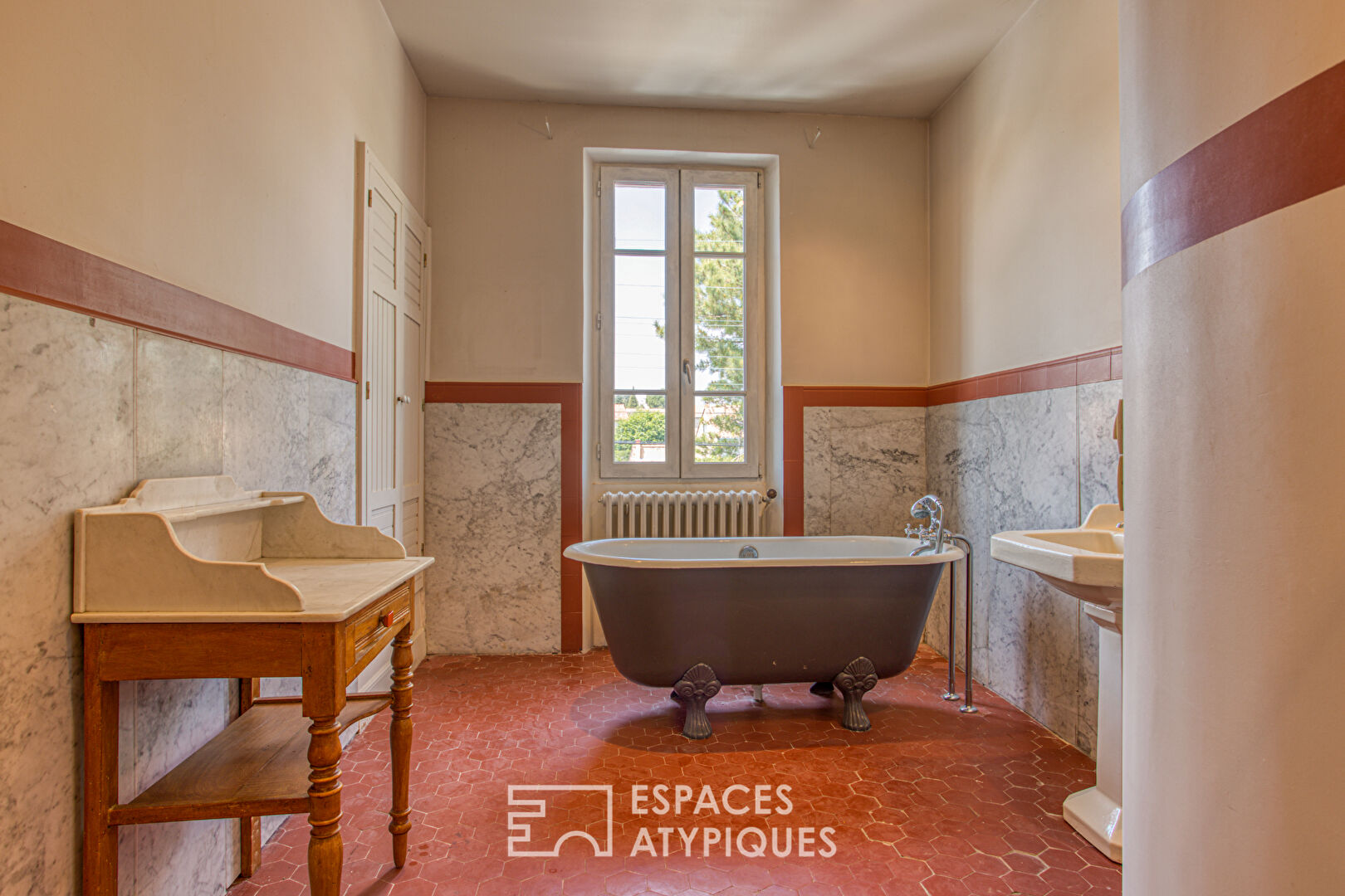 Maison  de ville années 30 avec jardin et piscine