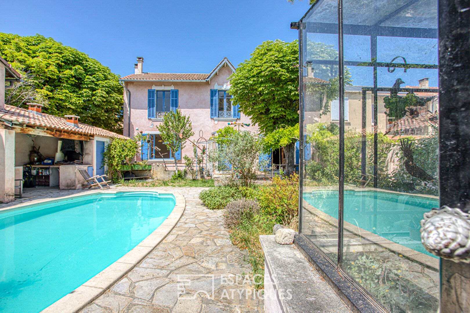 Maison  de ville années 30 avec jardin et piscine