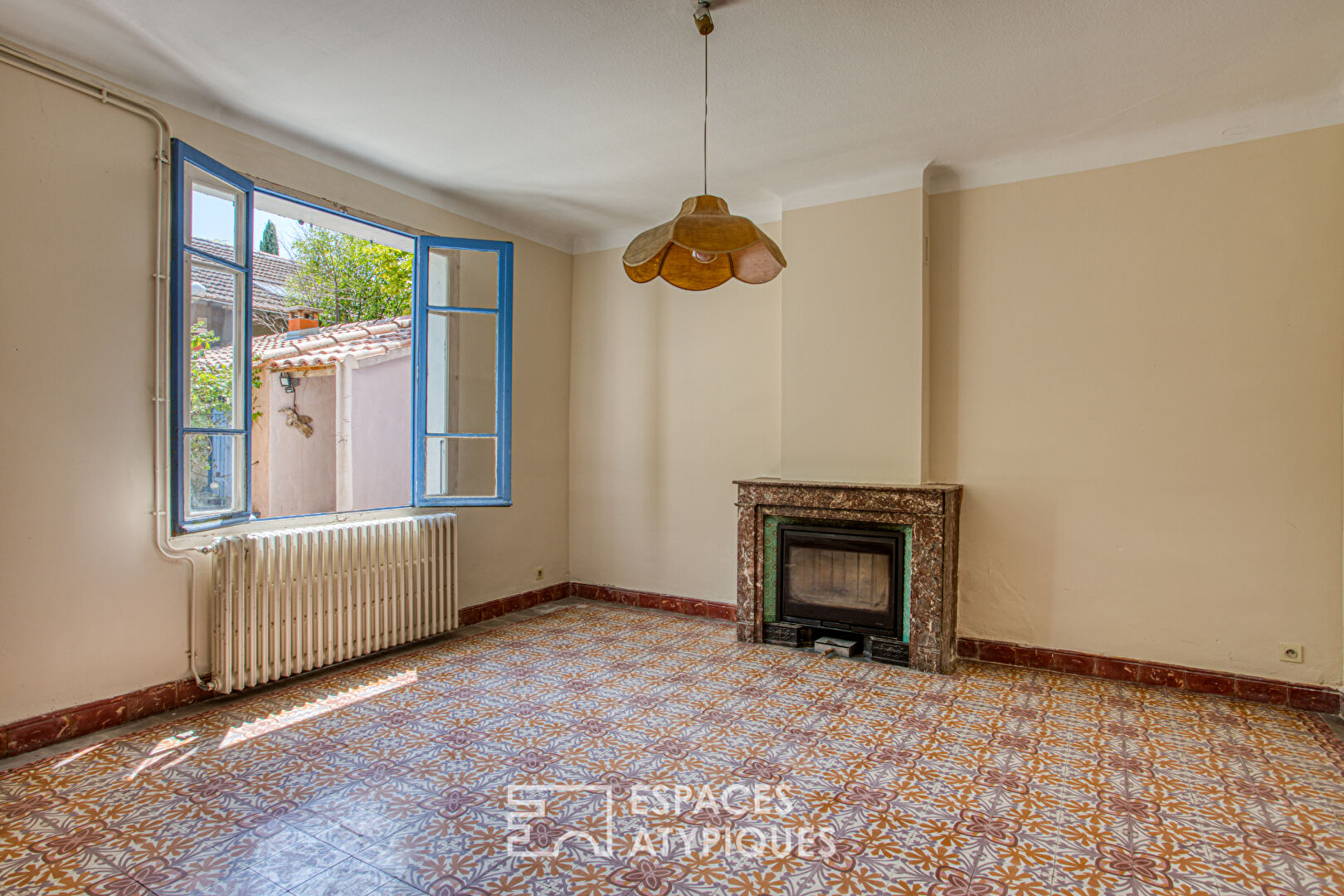 Maison  de ville années 30 avec jardin et piscine