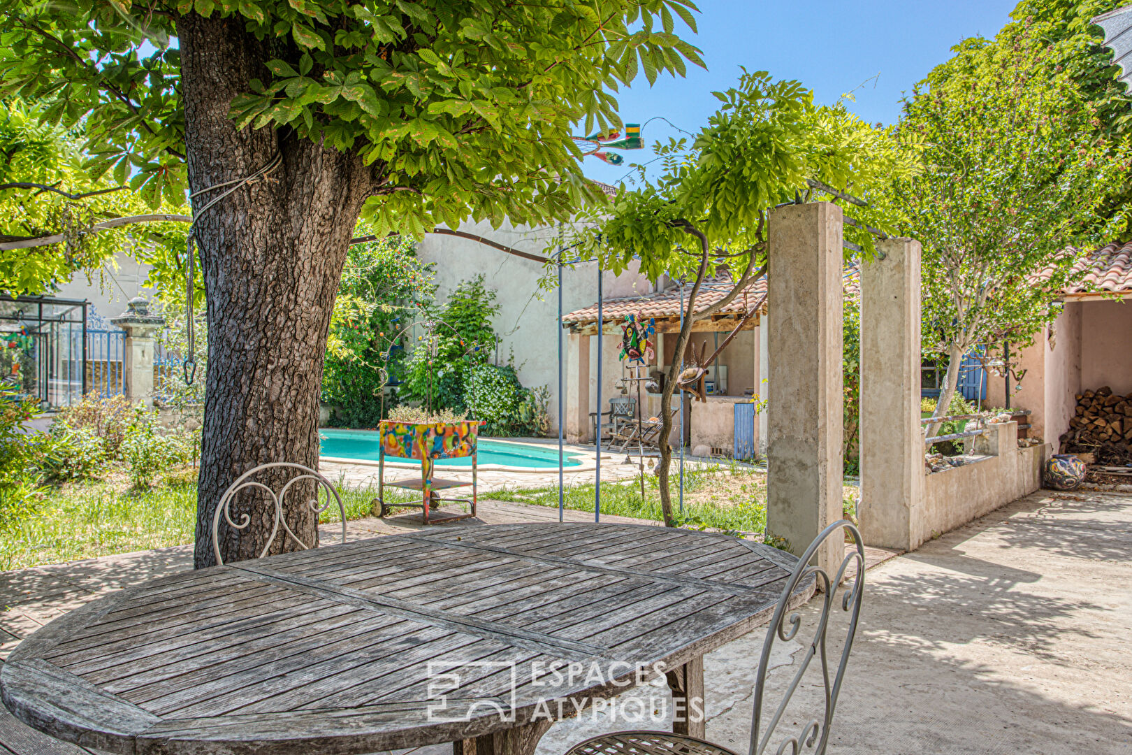 Maison  de ville années 30 avec jardin et piscine
