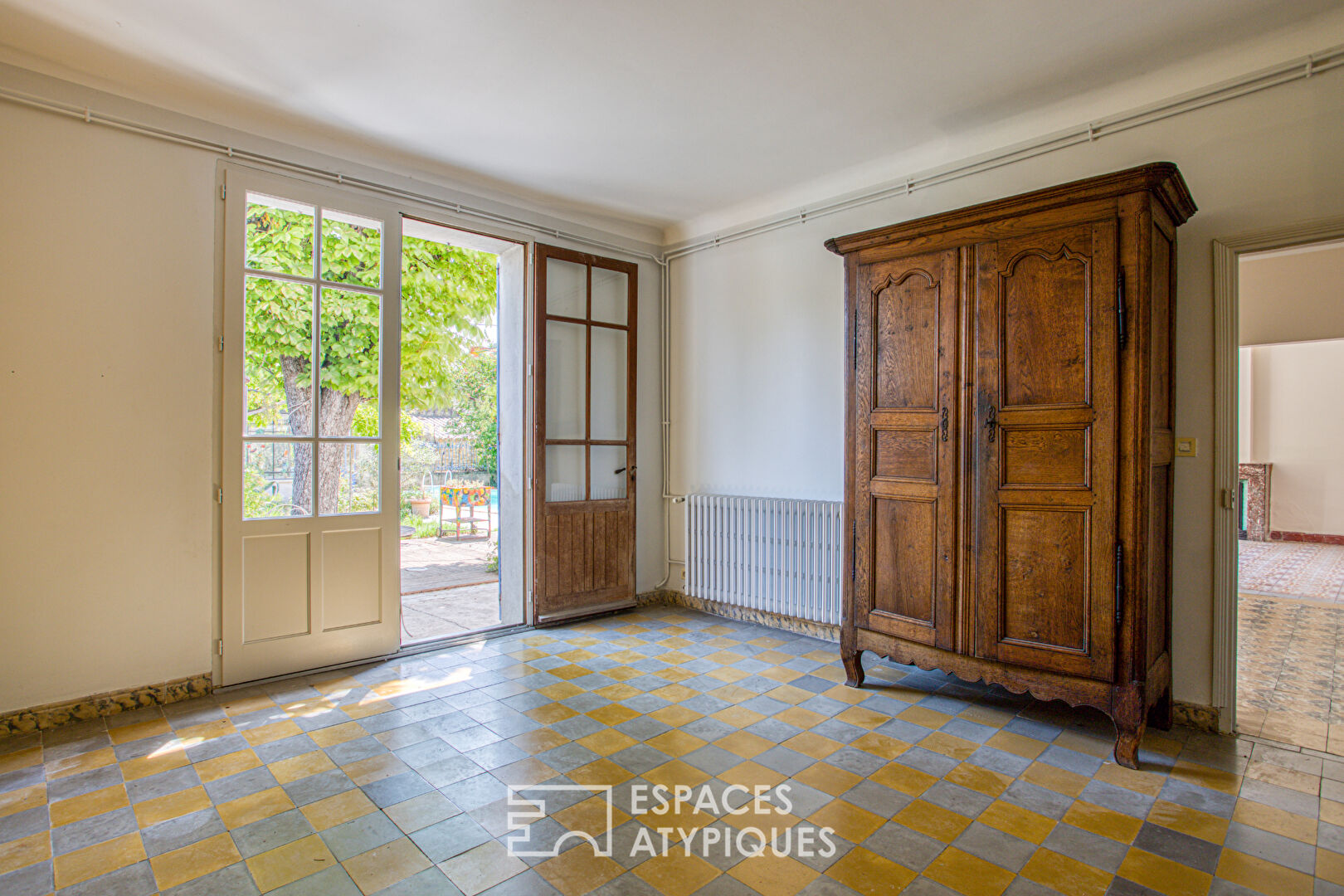 Maison  de ville années 30 avec jardin et piscine