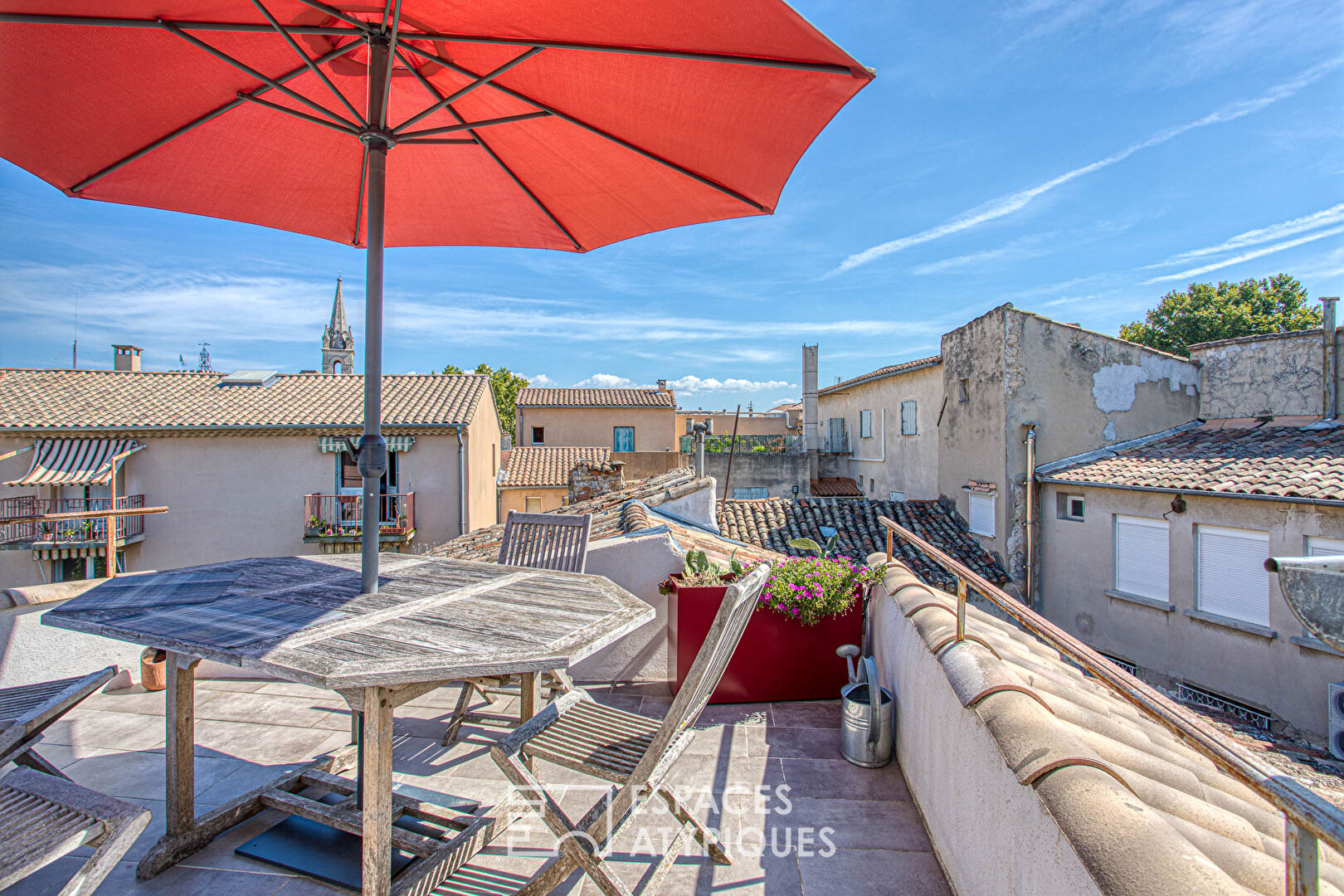 Contemporary duplex with roof terraces