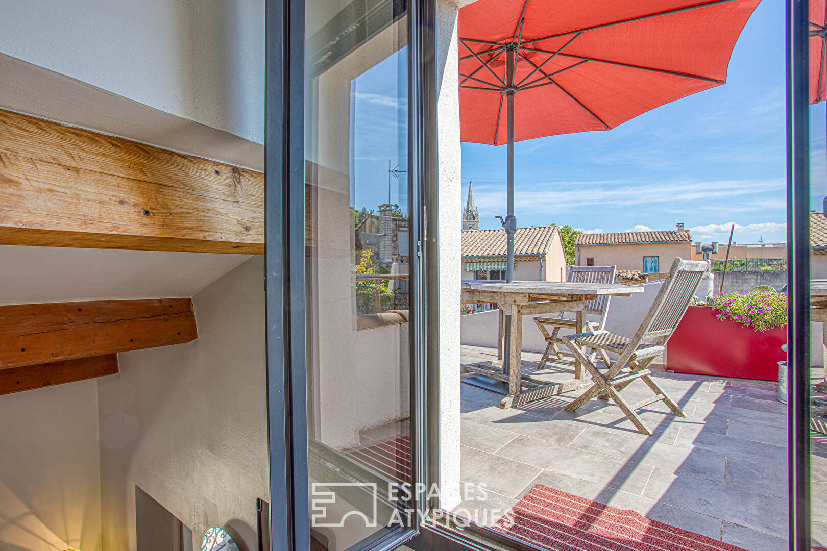 Contemporary duplex with roof terraces