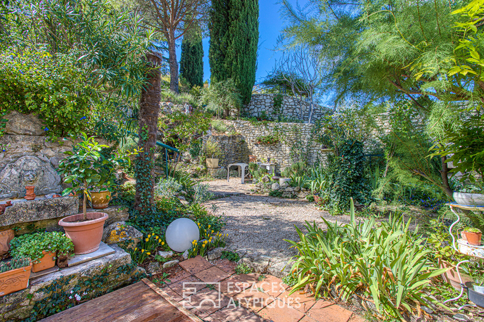 Maison de charme avec jardin méditerranéen