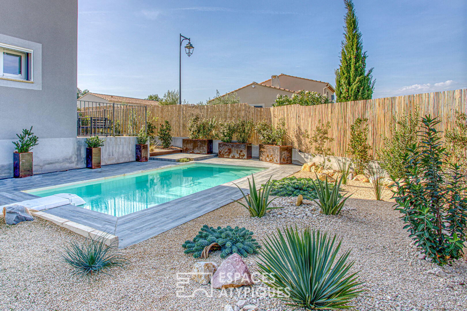 Recent house with pool and Ventoux view