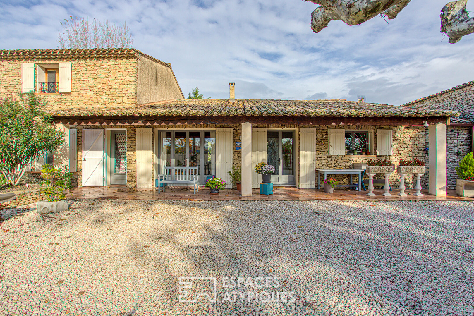 Maison de charme avec bassin et garage