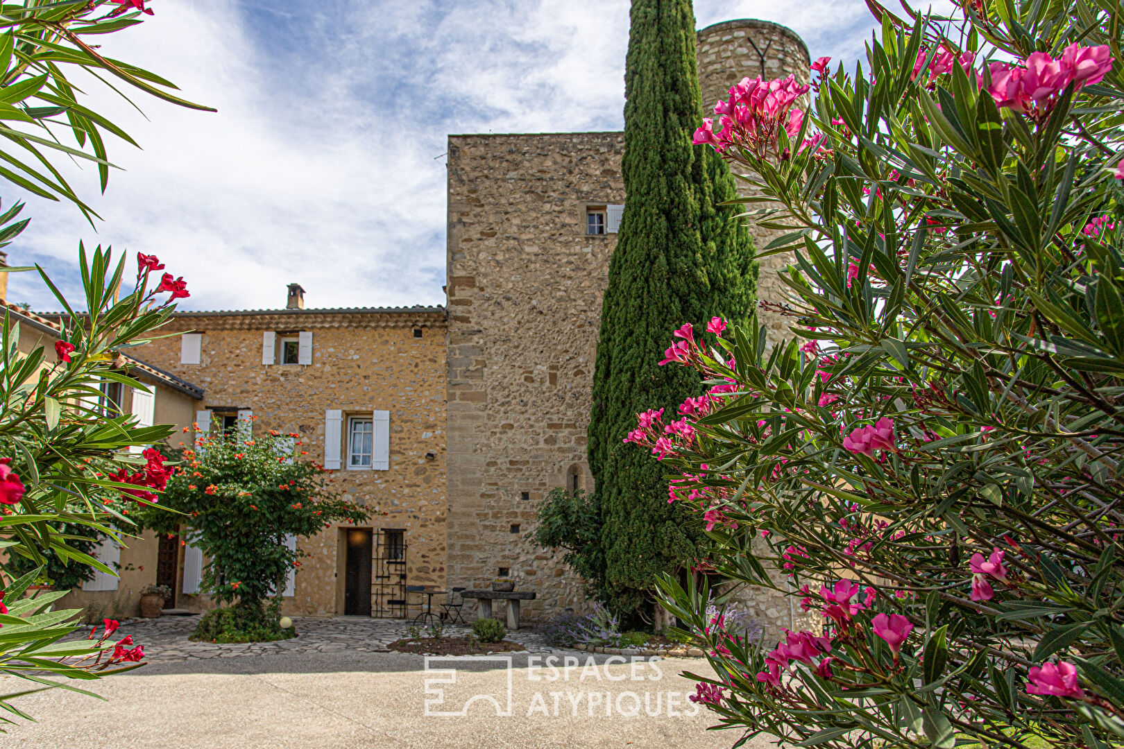 Mas de ville and its Templar Tower