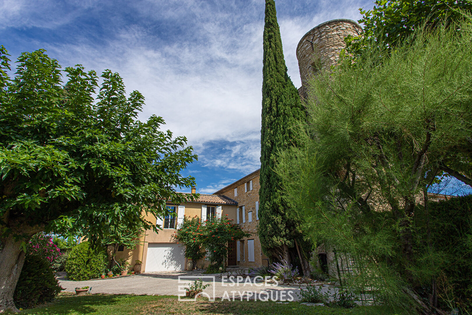 Mas de ville and its Templar Tower