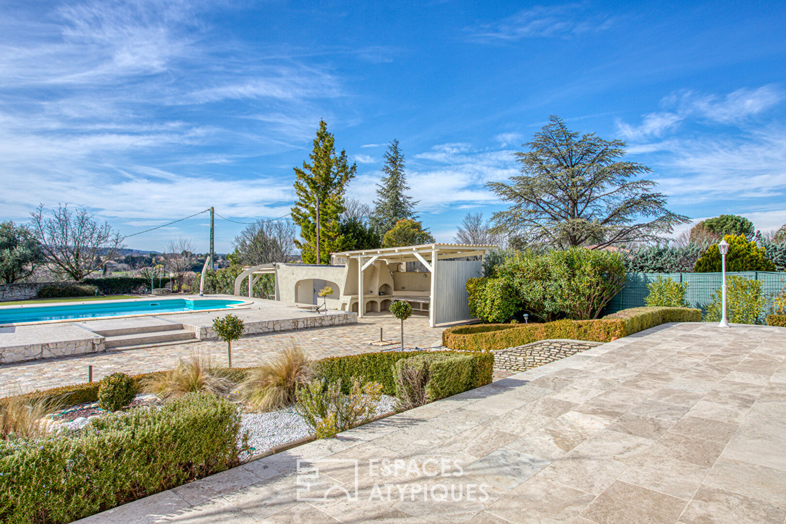 Spacious house with XXL pool and open view