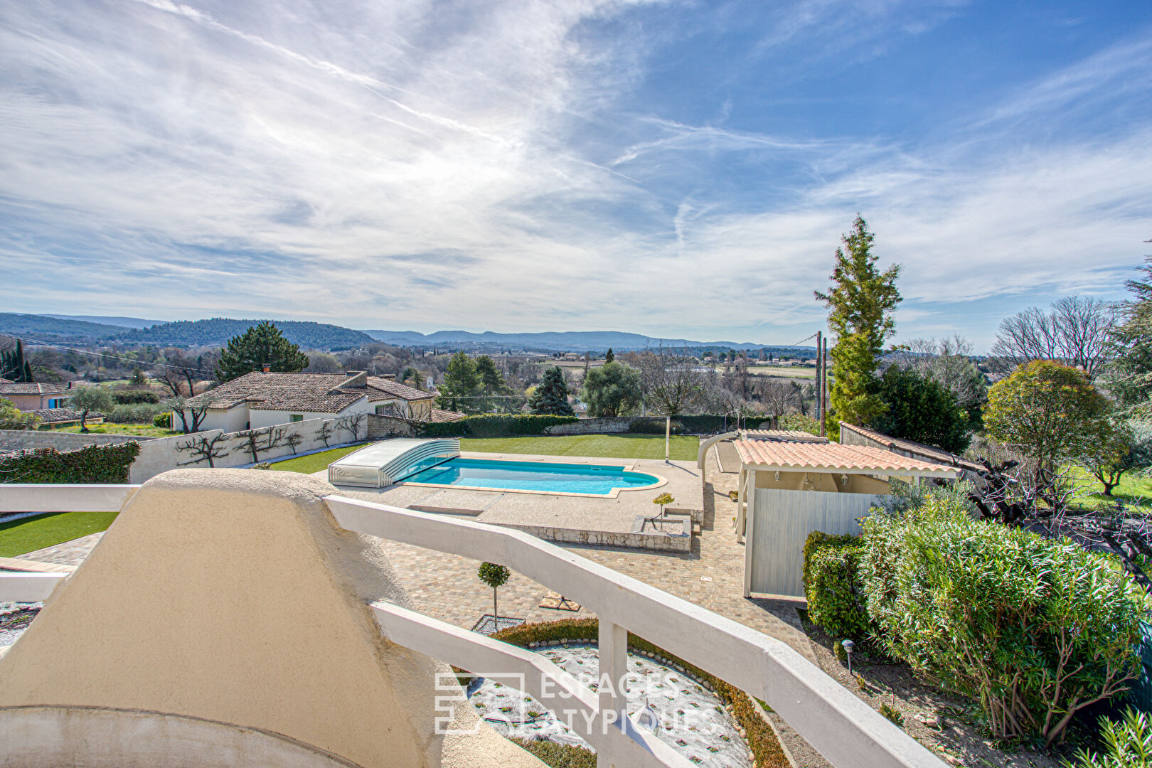 Spacious house with XXL pool and open view