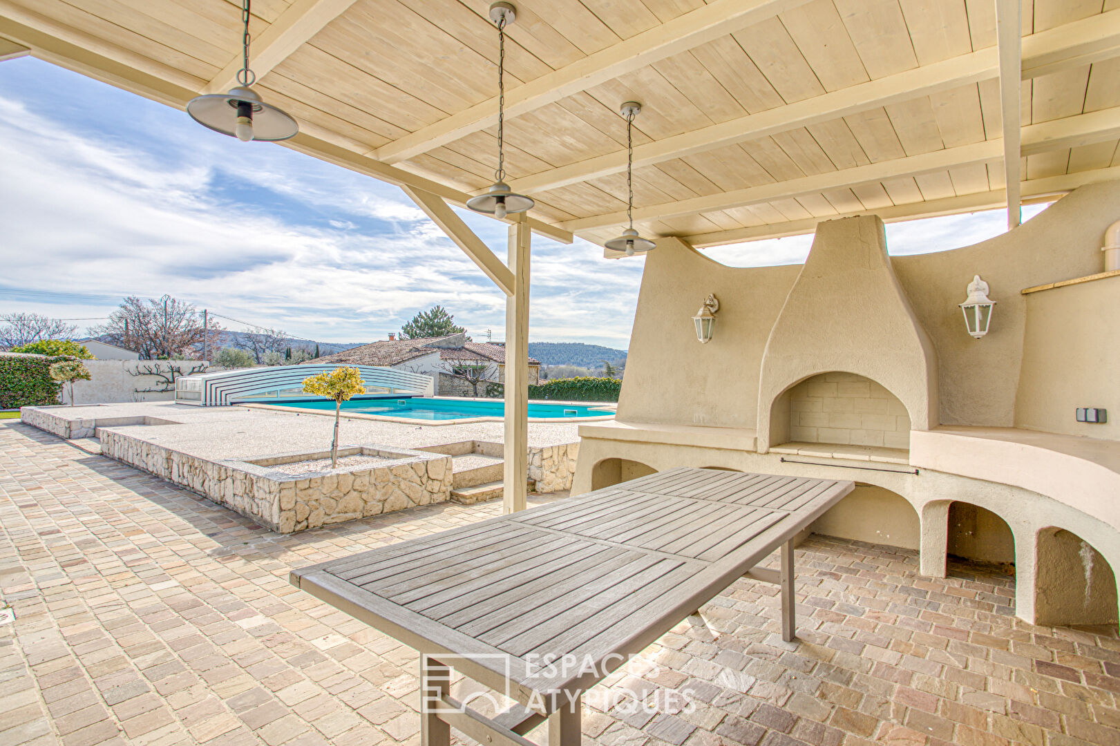 Spacieuse maison avec piscine XXL et vue dégagée