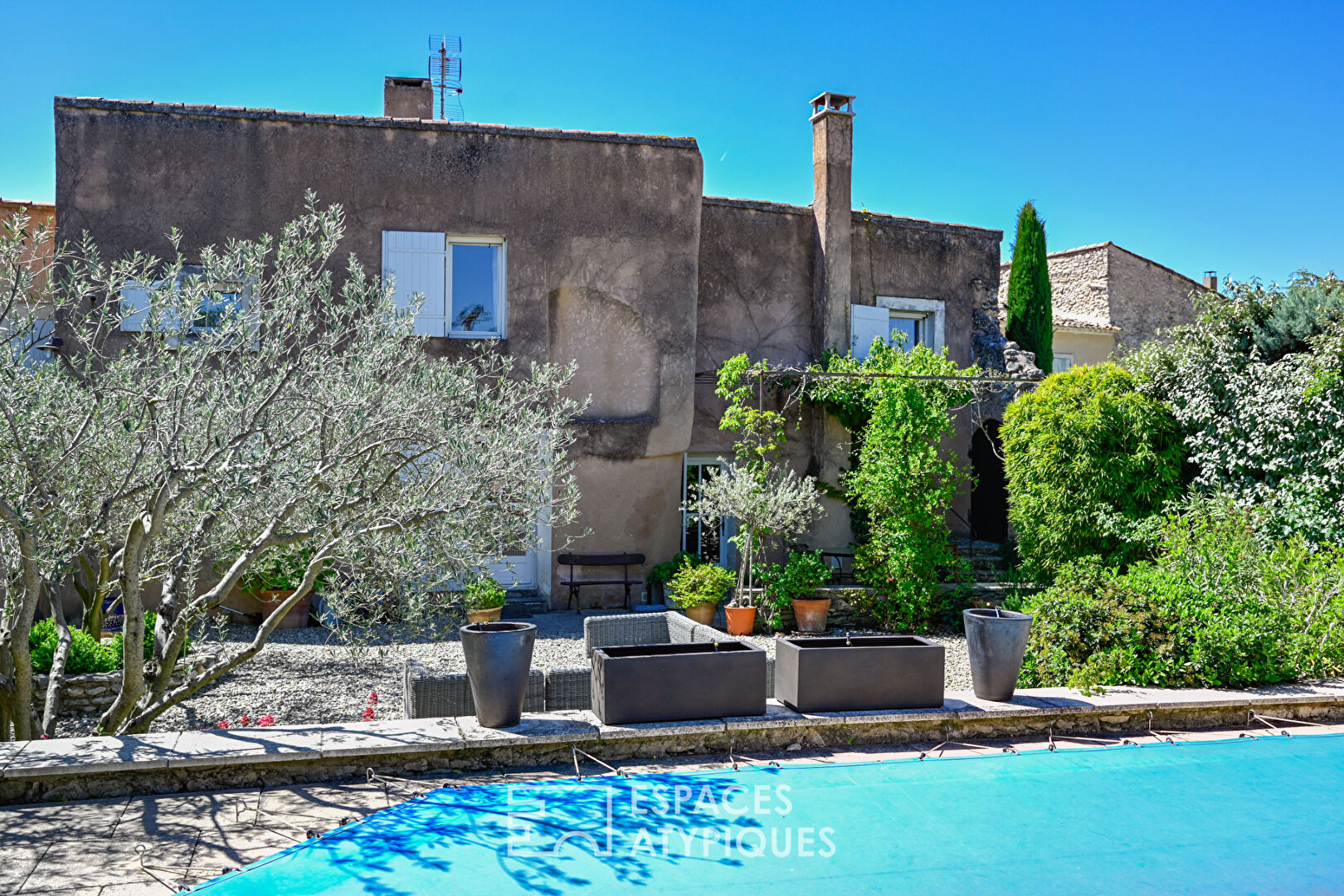 ELEGANT RENOVATION IN THE HEART OF LUBERON