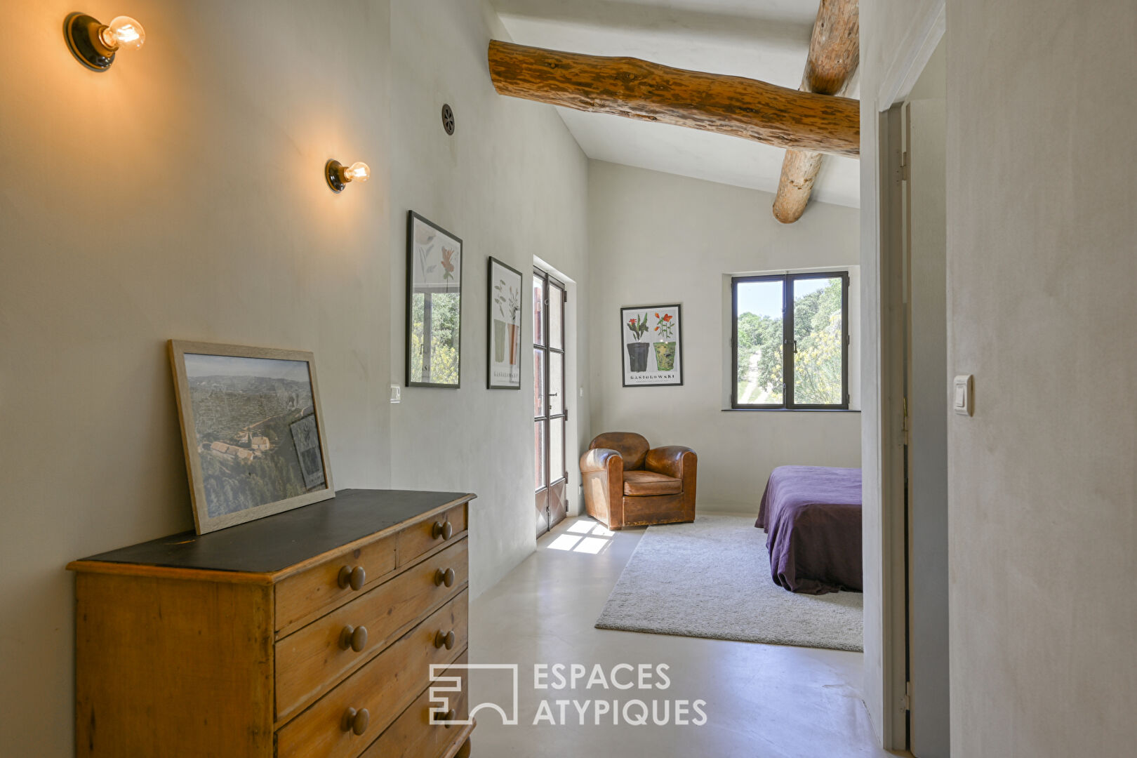 Simplicity and modernity with a panoramic view of the Luberon