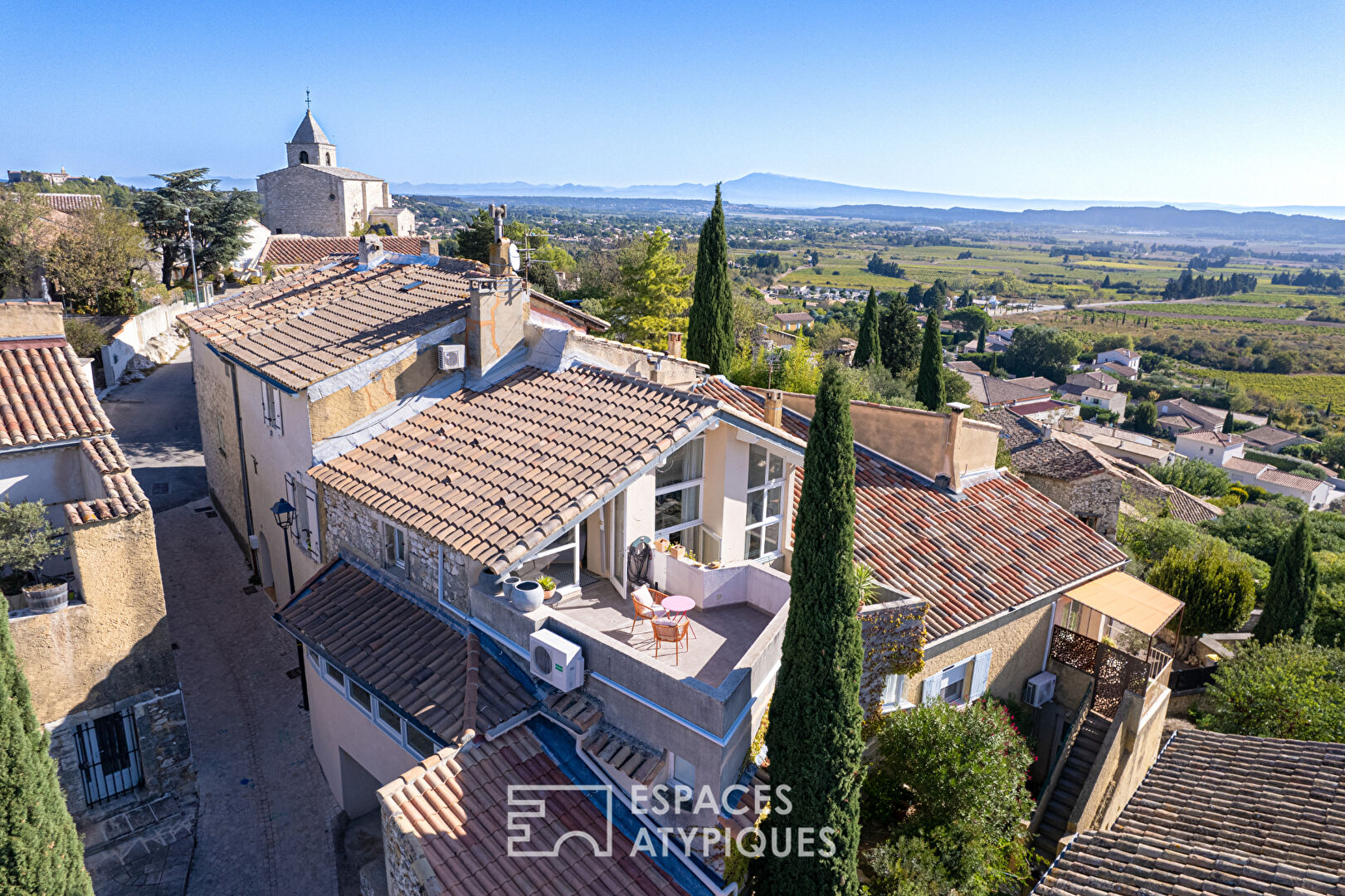 Maison-cocon bien singulière et ses terrasses panoramiques