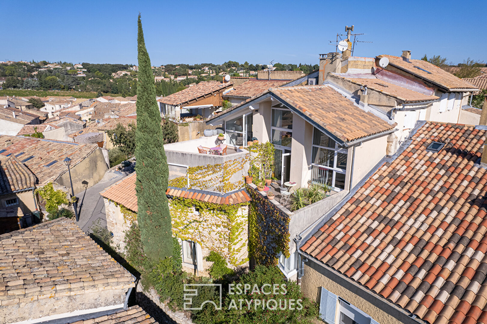 Maison-cocon bien singulière et ses terrasses panoramiques