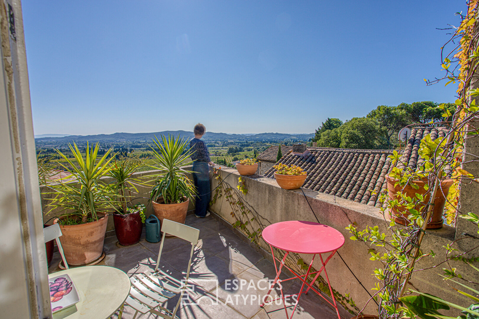 Maison-cocon bien singulière et ses terrasses panoramiques