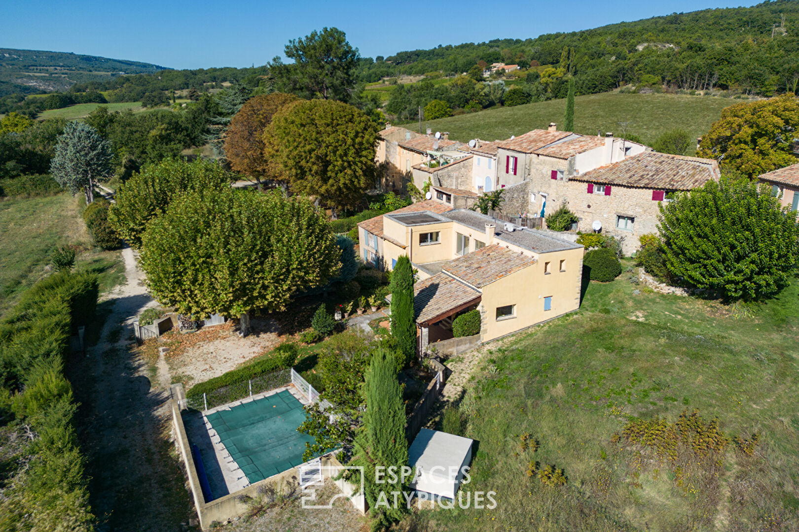 Charmante maison de hameau face au grand Luberon