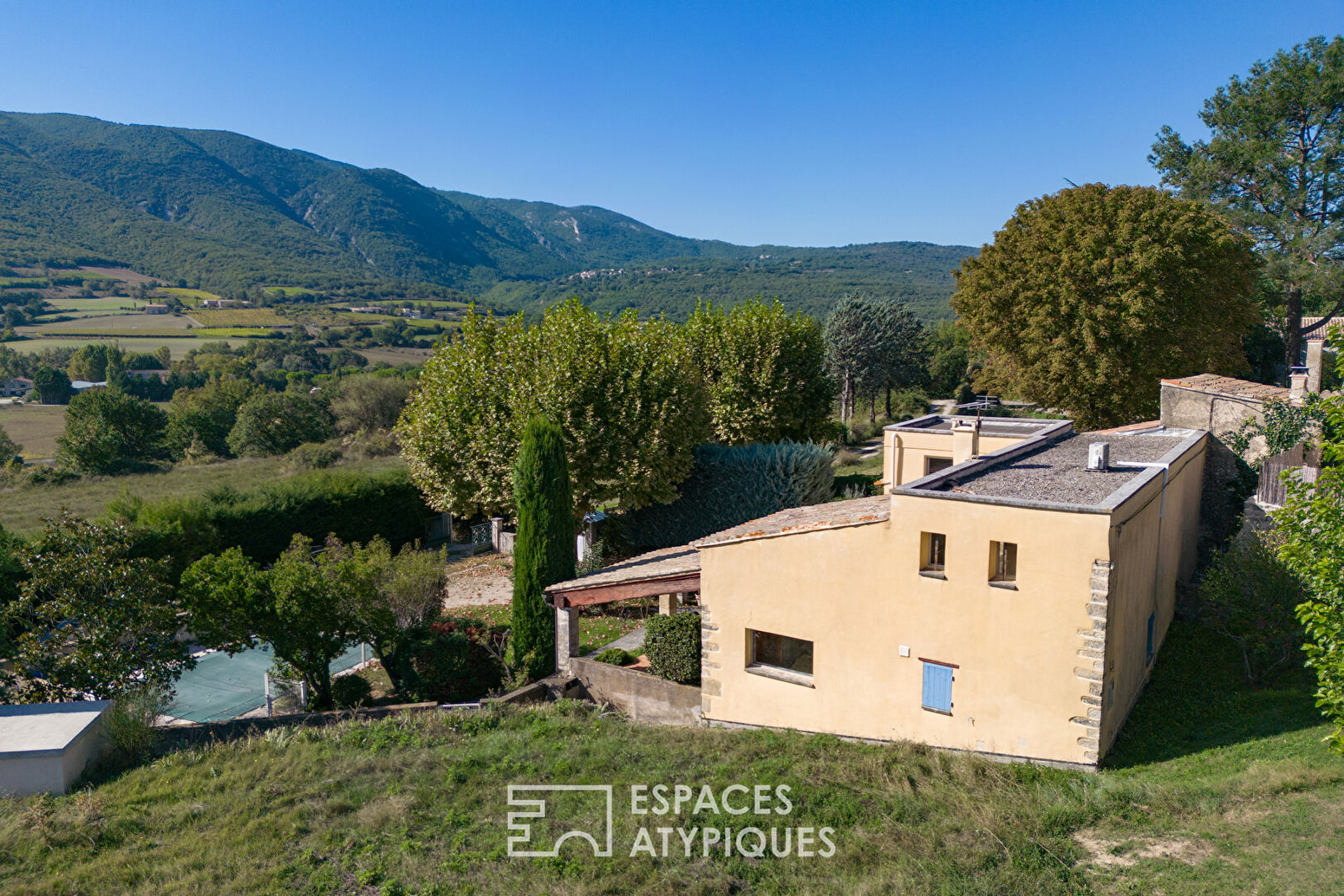 Charmante maison de hameau face au grand Luberon