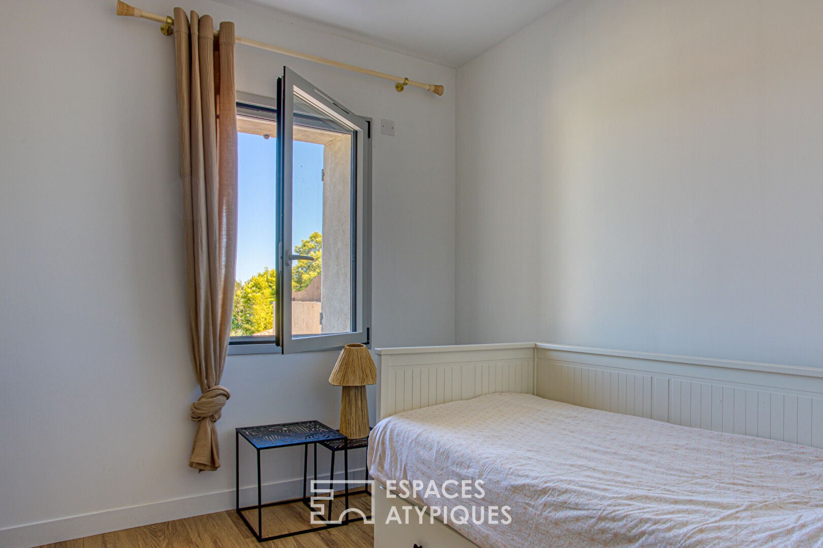 Quality renovation in the heart of Velleron