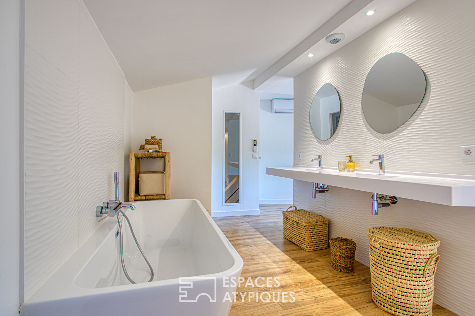 Quality renovation in the heart of Velleron