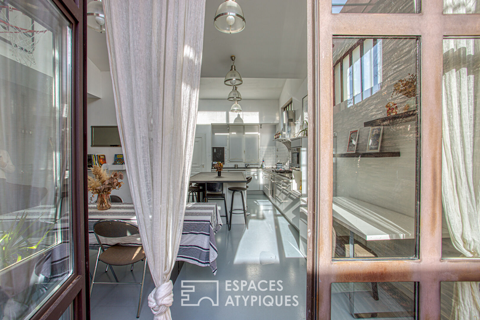 Loft en duplex avec patio aux abords d’avignon