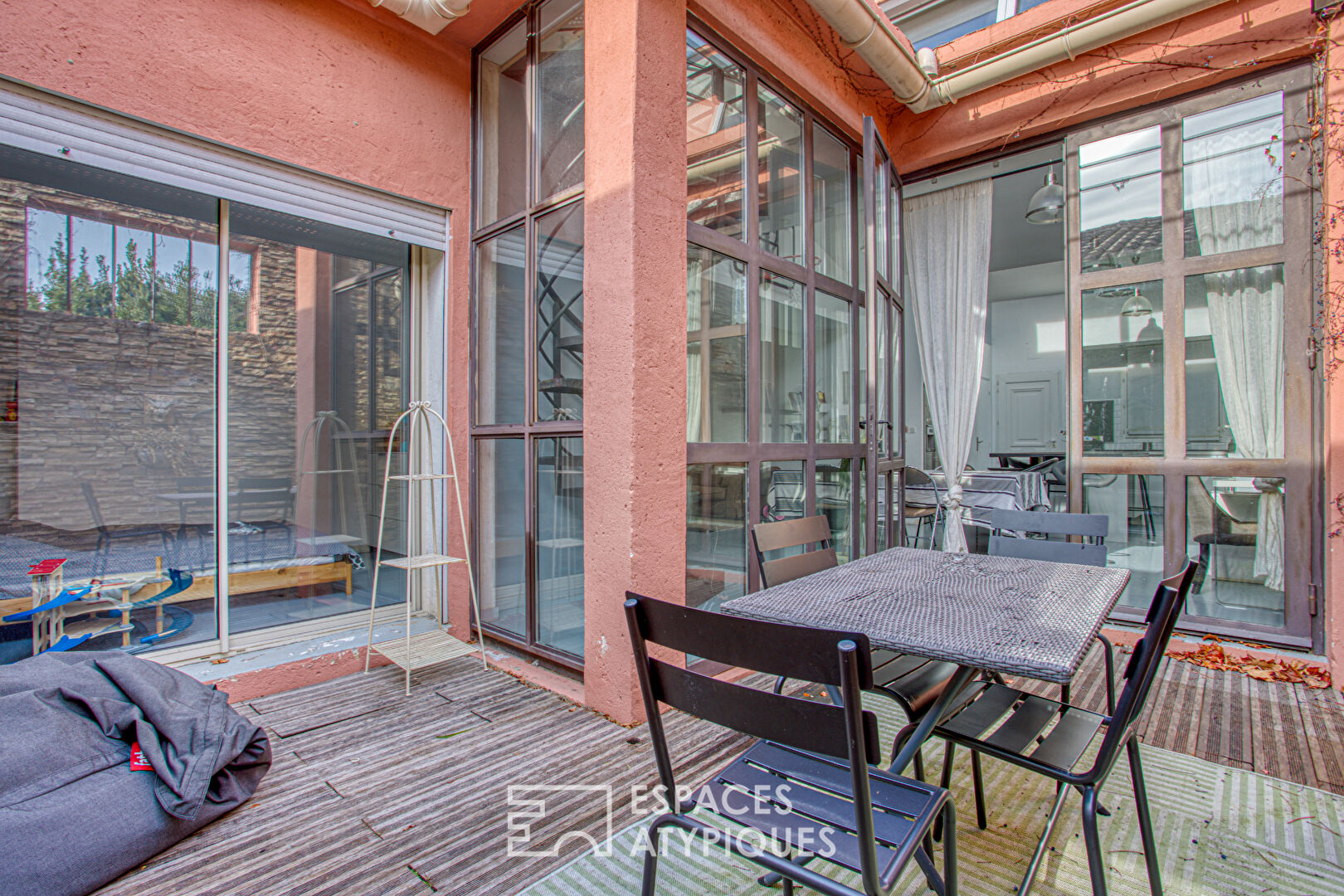 Loft en duplex avec patio aux abords d’avignon