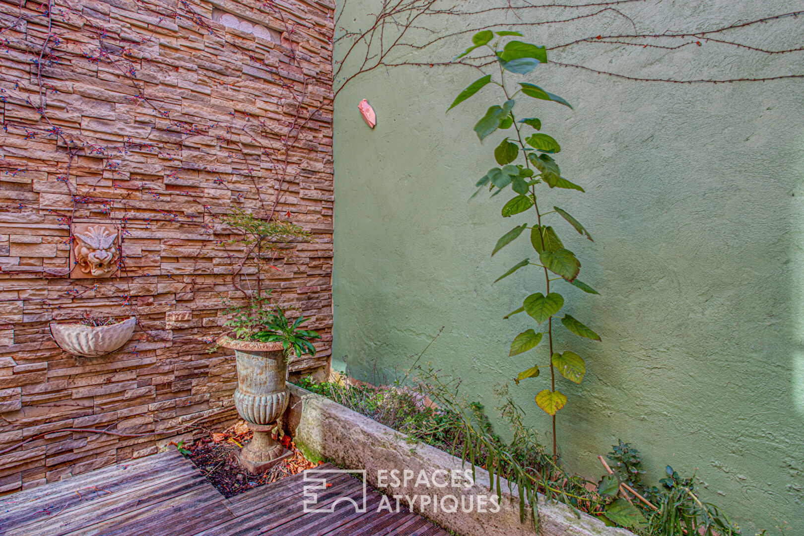 Duplex loft with patio on the outskirts of Avignon