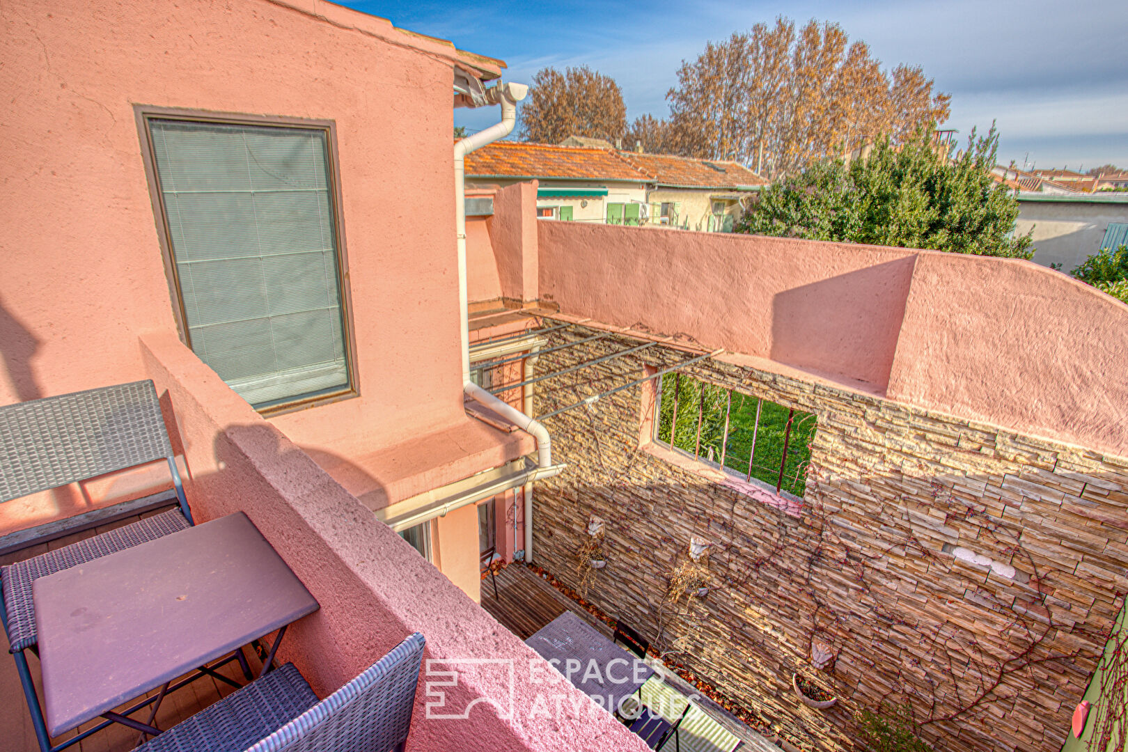 Loft en duplex avec patio aux abords d’avignon