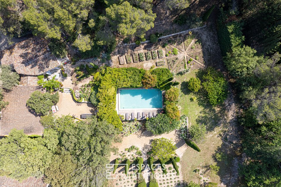 Duo de maisons avec piscine et son parc idyllique
