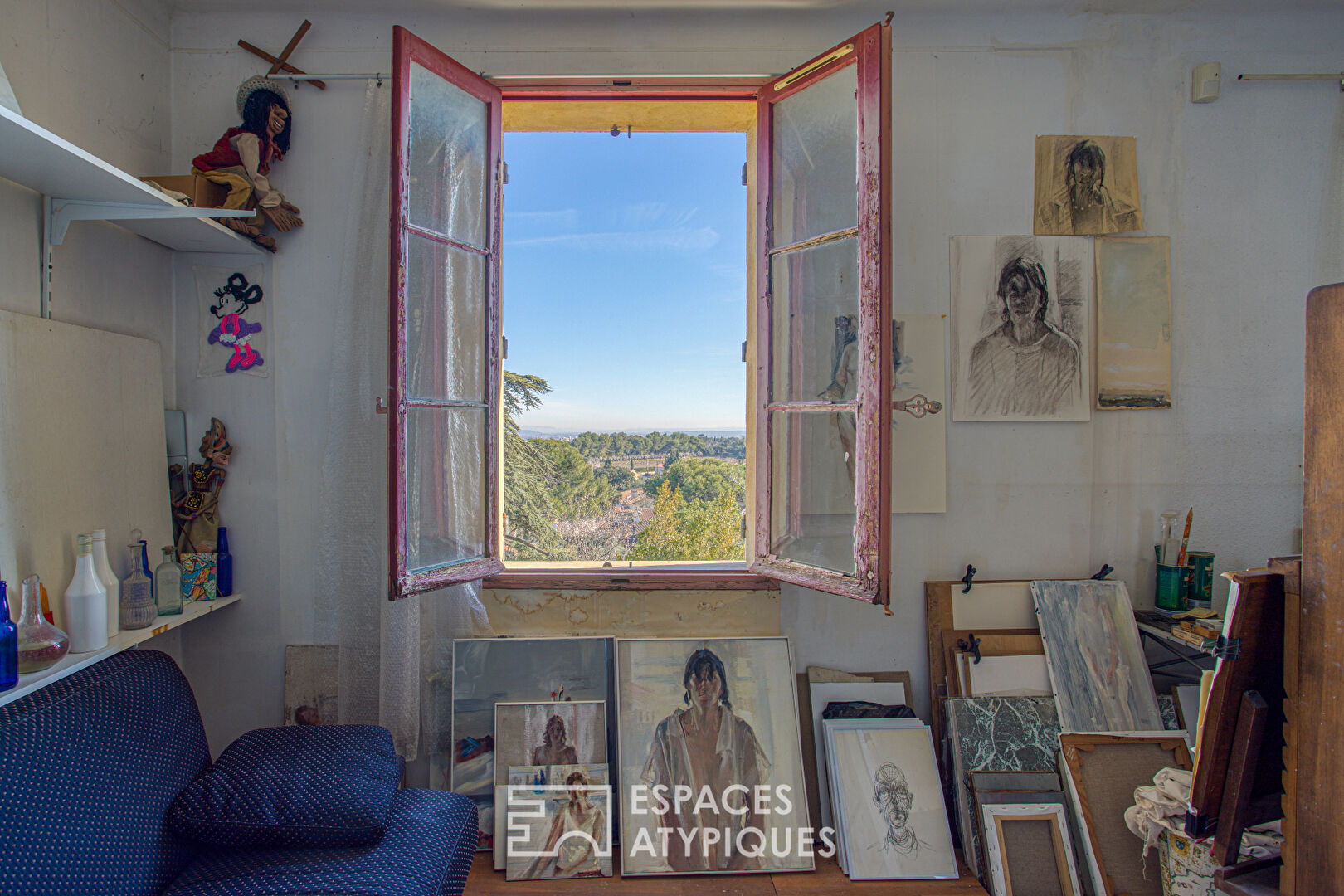 La maison du peintre et son jardin empli de fantaisie