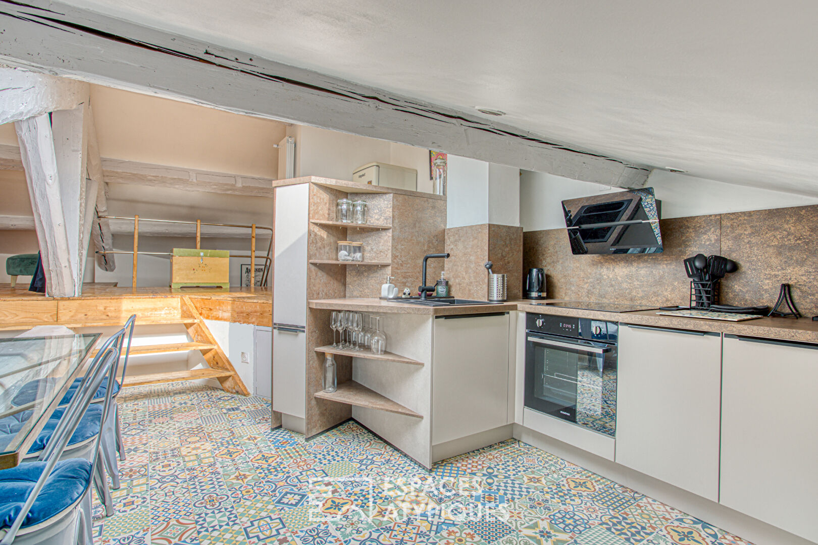 Atypical duplex under the roofs of Avignon
