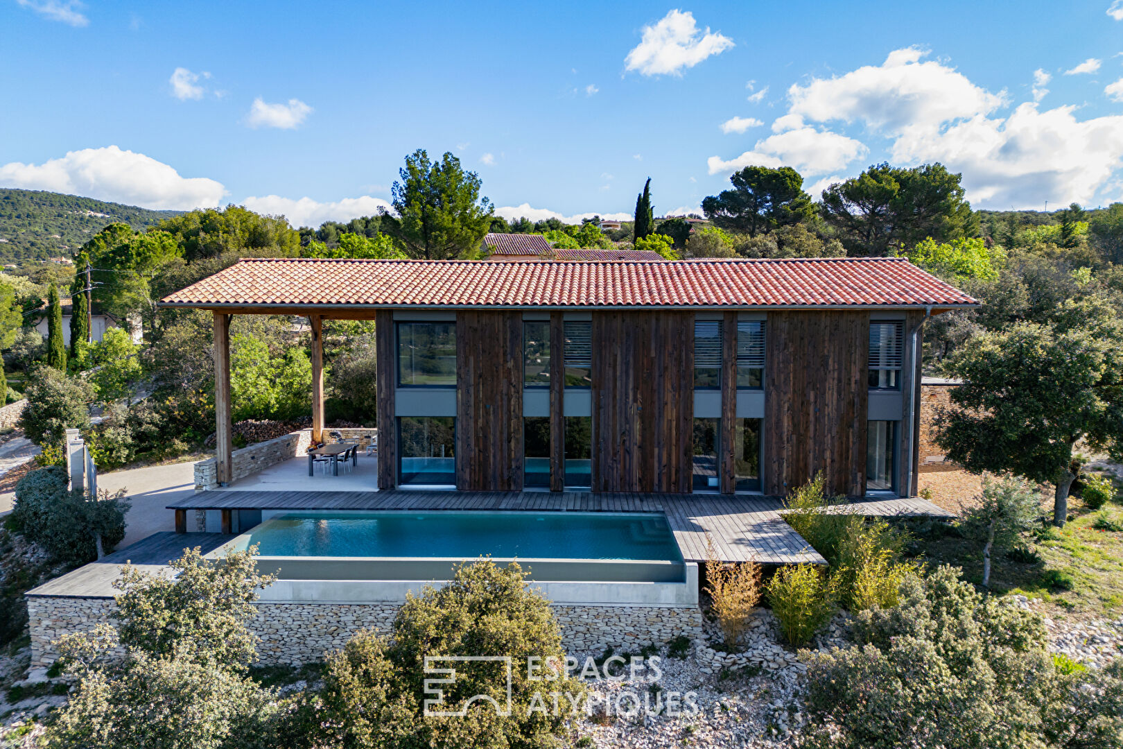 High-end passive house with panoramic views of the Luberon