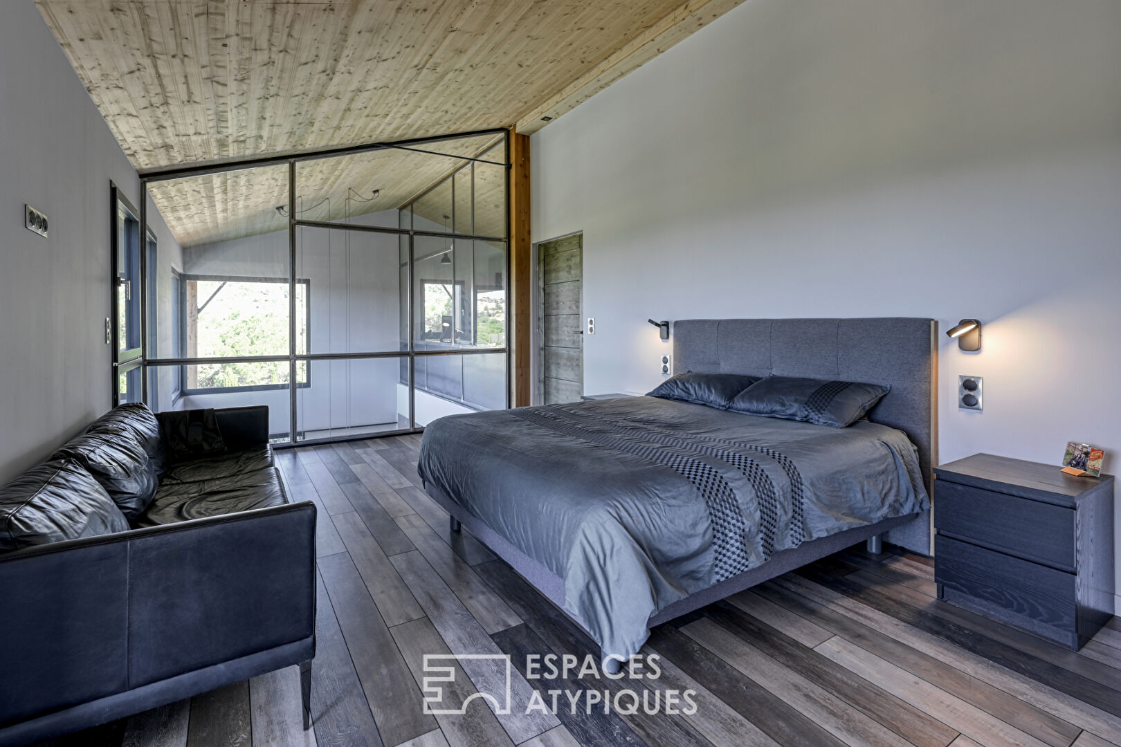 High-end passive house with panoramic views of the Luberon
