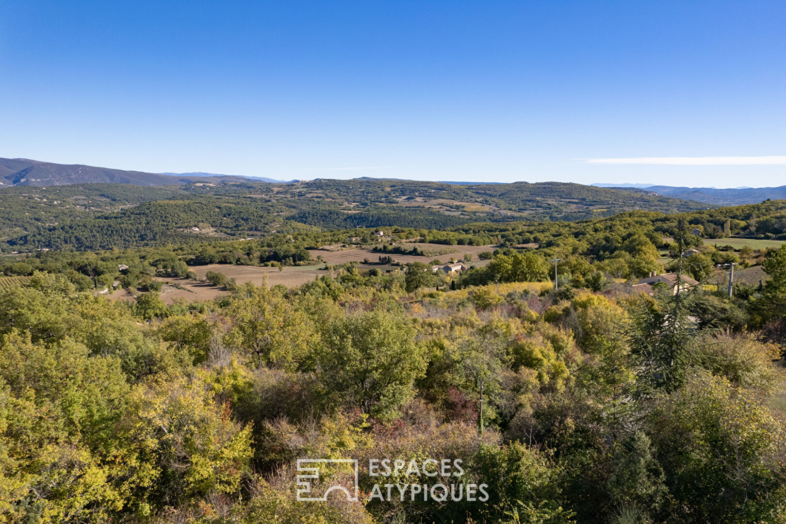 Écrin contemporain au coeur du Luberon avec vue panoramique